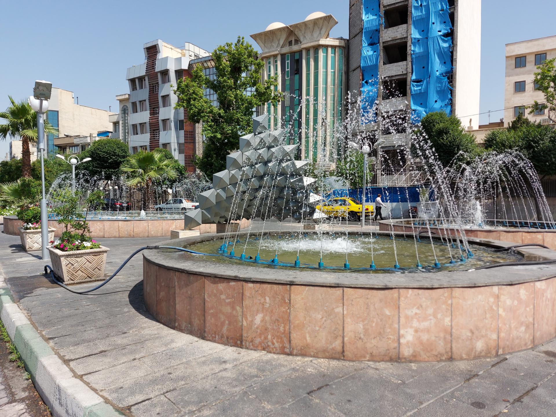 نمونه عکس گلکسی A71 از فواره آب