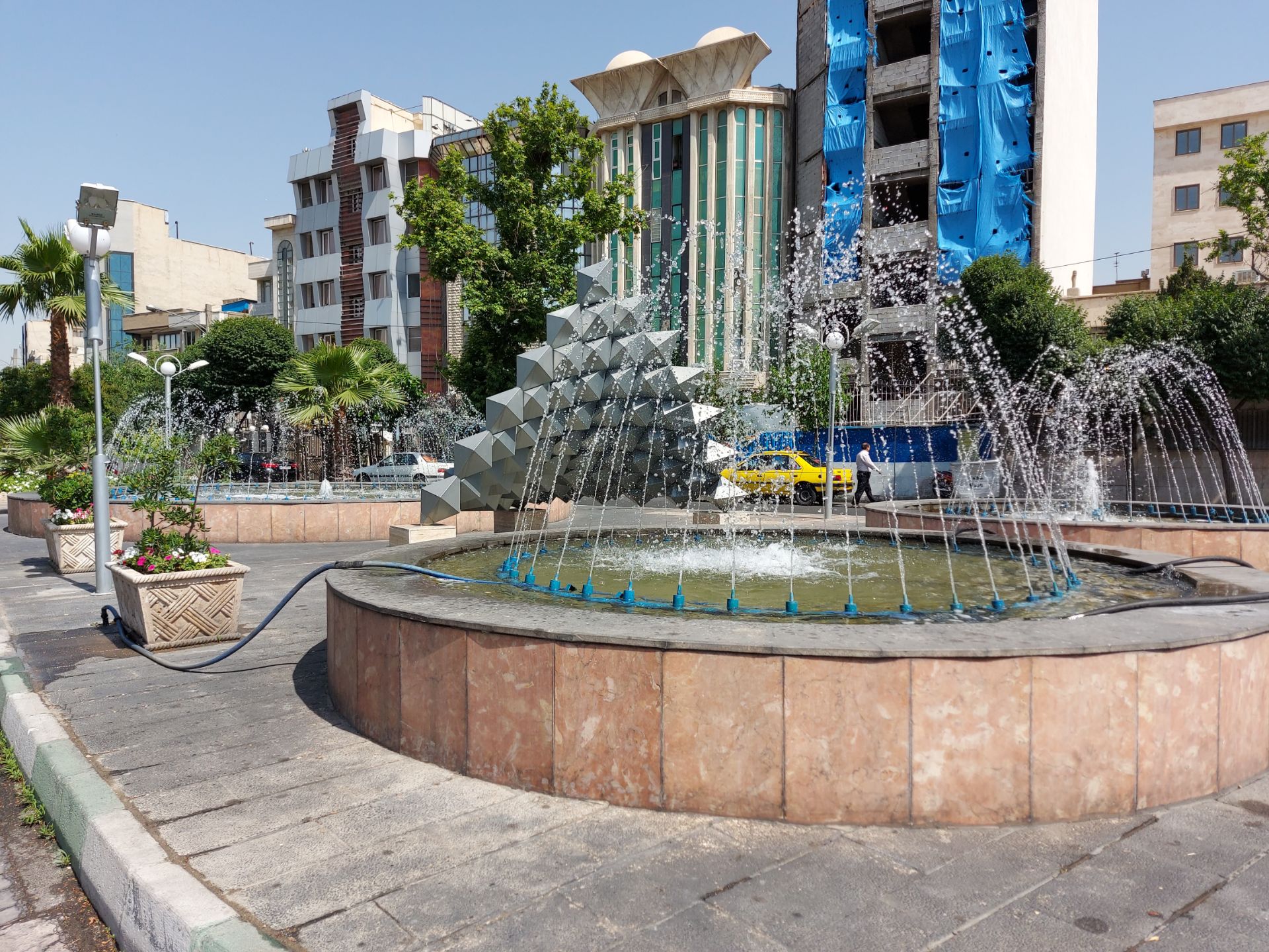 نمونه عکس گلکسی A71 از فواره آب