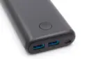 نمای درگاه‌ های خروجی و ورودی پاوربانک انکر PowerCore II 20000 با ظرفیت 20000 میلی‌آمپر ساعت و رنگ