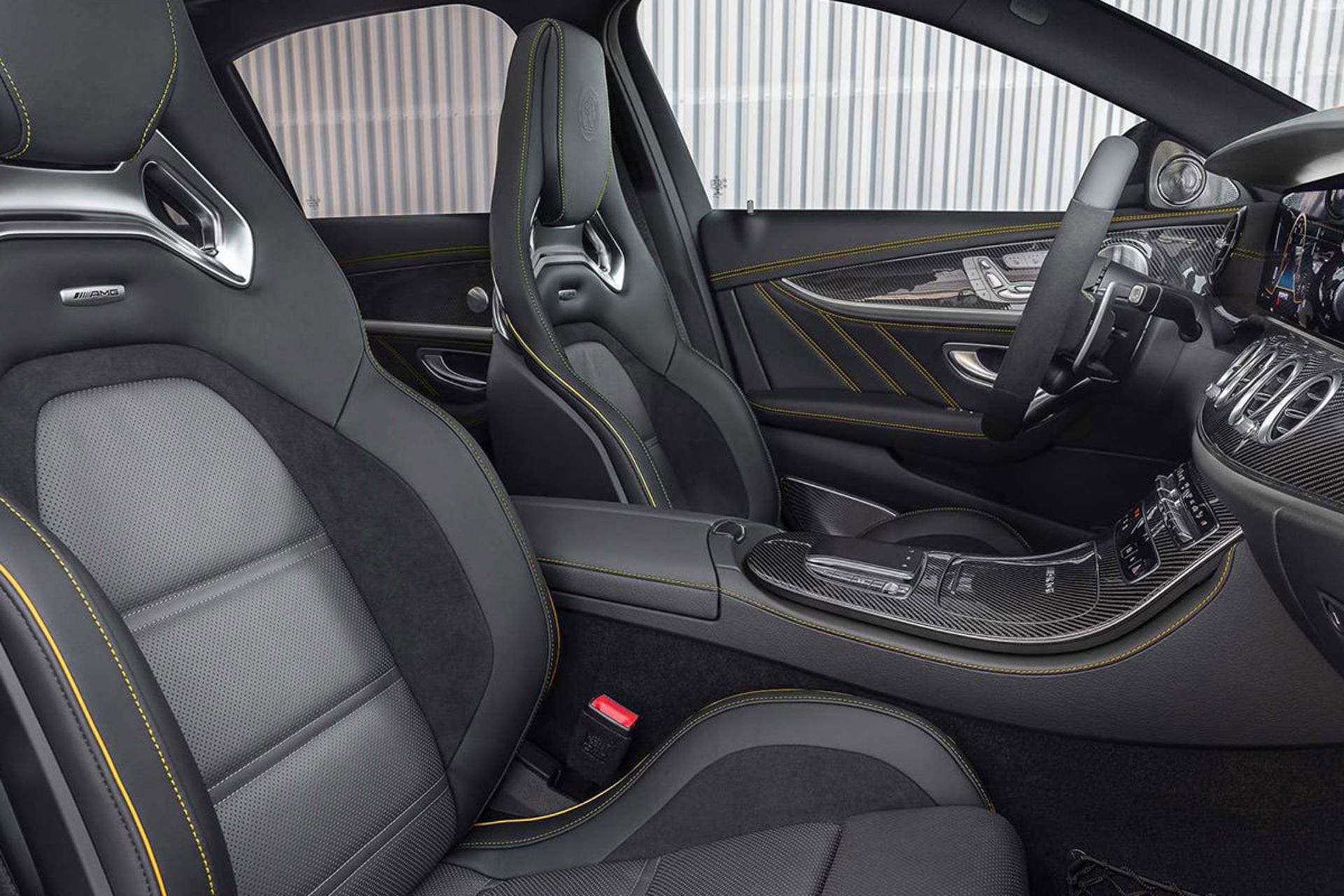 فضای داخل و مجلل مرسدس بنز E63 S AMG