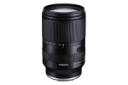 نمای کنار ایستاده لنز تامرون 200-28 میلی‌متری Tamron F2.8-5.6 Di III RXD