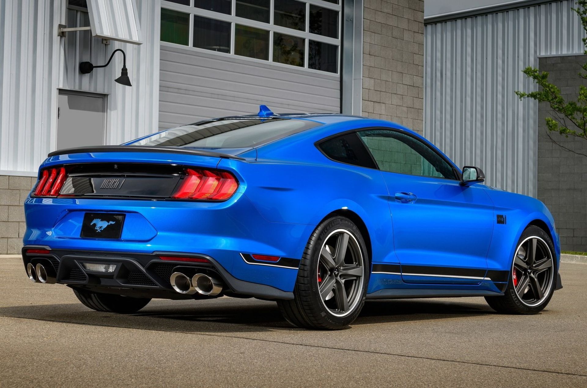 mustang mach 1 موستانگ مک وان نمای پشت