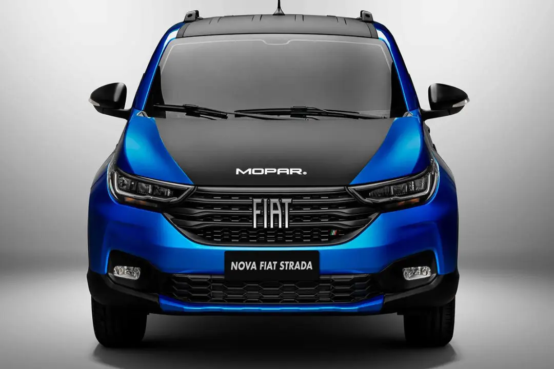 نمای جلو از وانت پیکاپ / pickup truck فیات استرادا / Fiat Strada با رنگ آبی و سیاه و تیونینگ خودرو موپار 