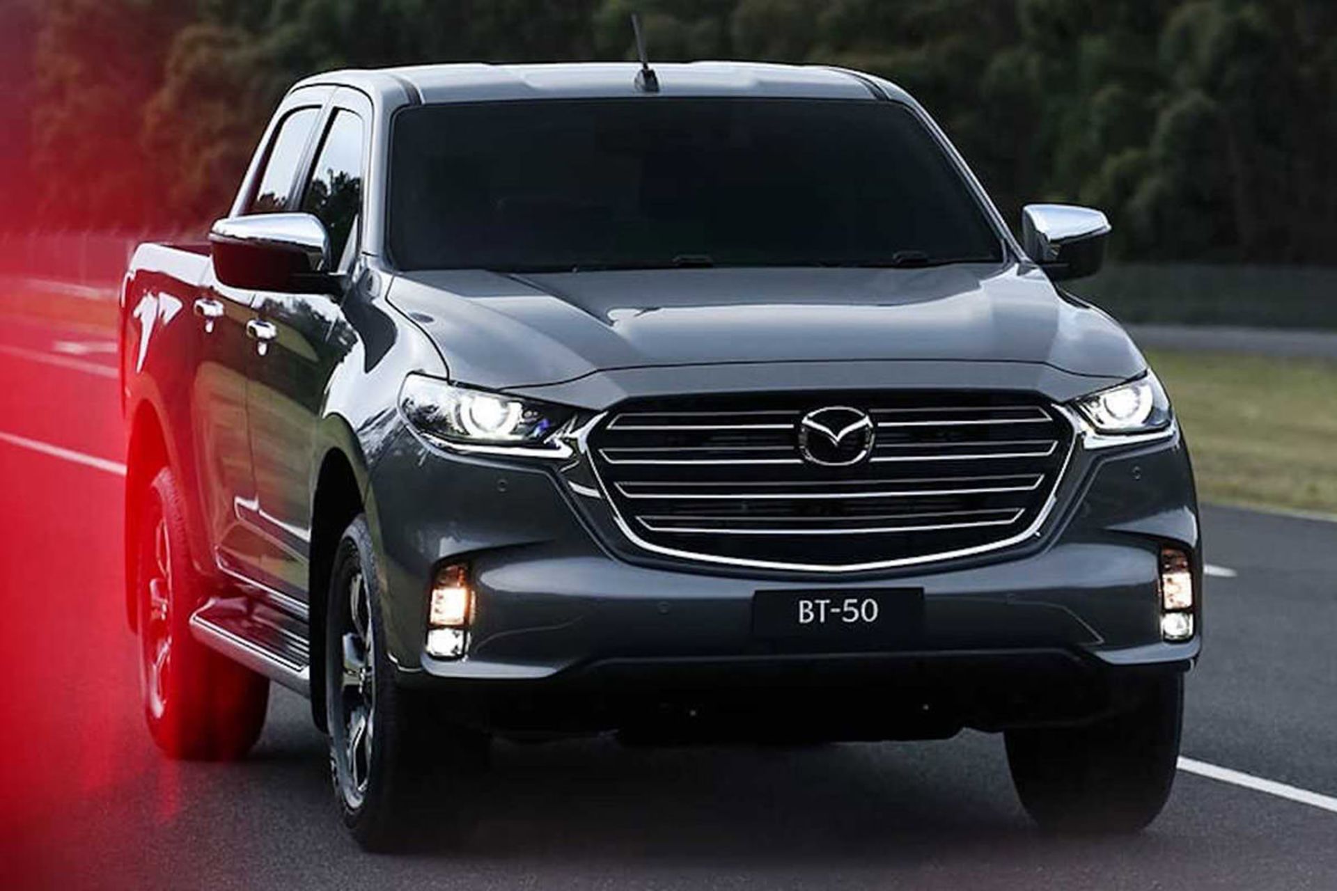 نمای جلو وانت پیکاپ مزدا / Mazda BT-50 در جاده 