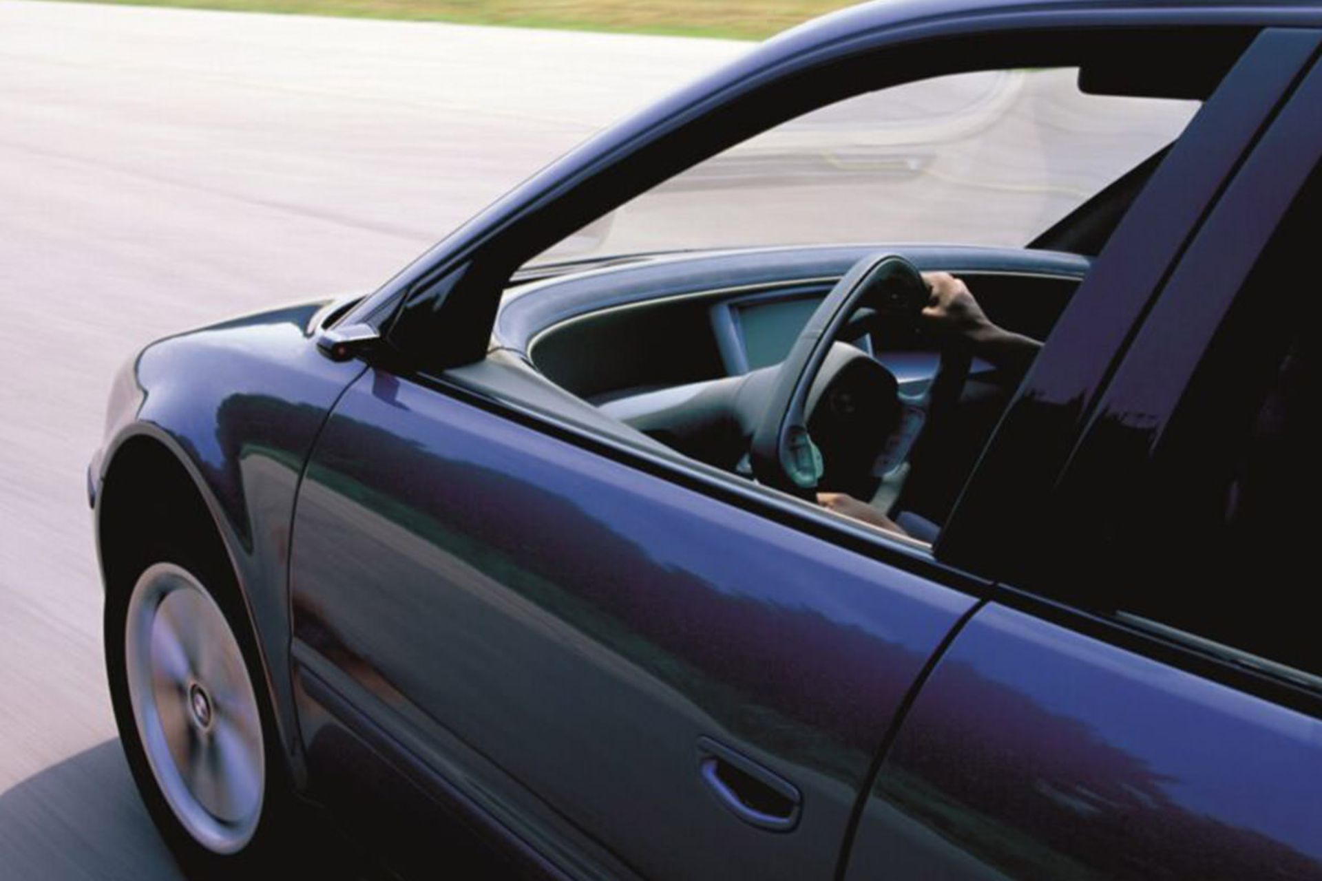 استفاده از دوربین به‌جای آینه در کانسپت Z22 بی ام و و فرمان الهام گرفته از هواپیما