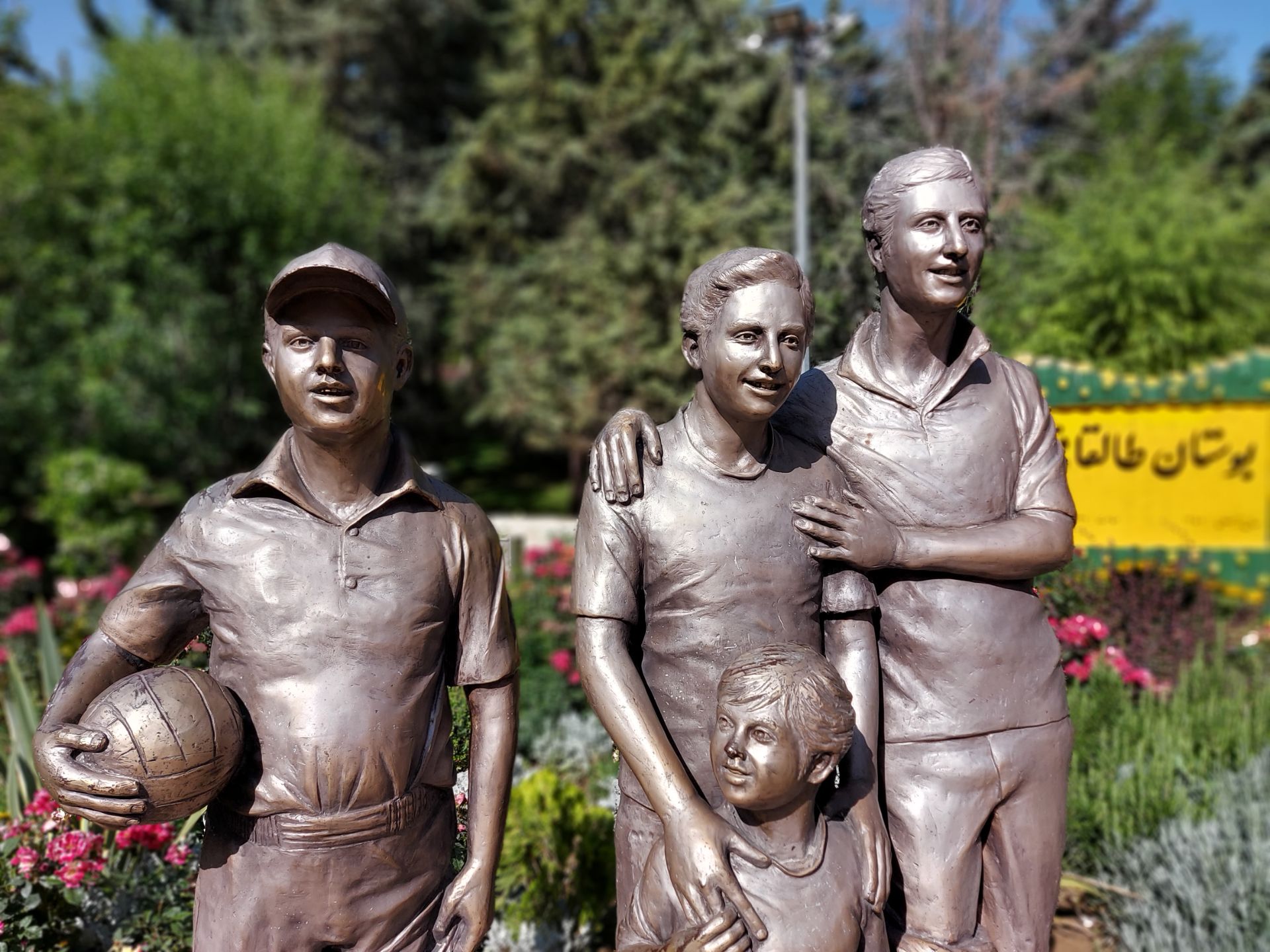 نمونه عکس گلکسی A71 از مجسمه