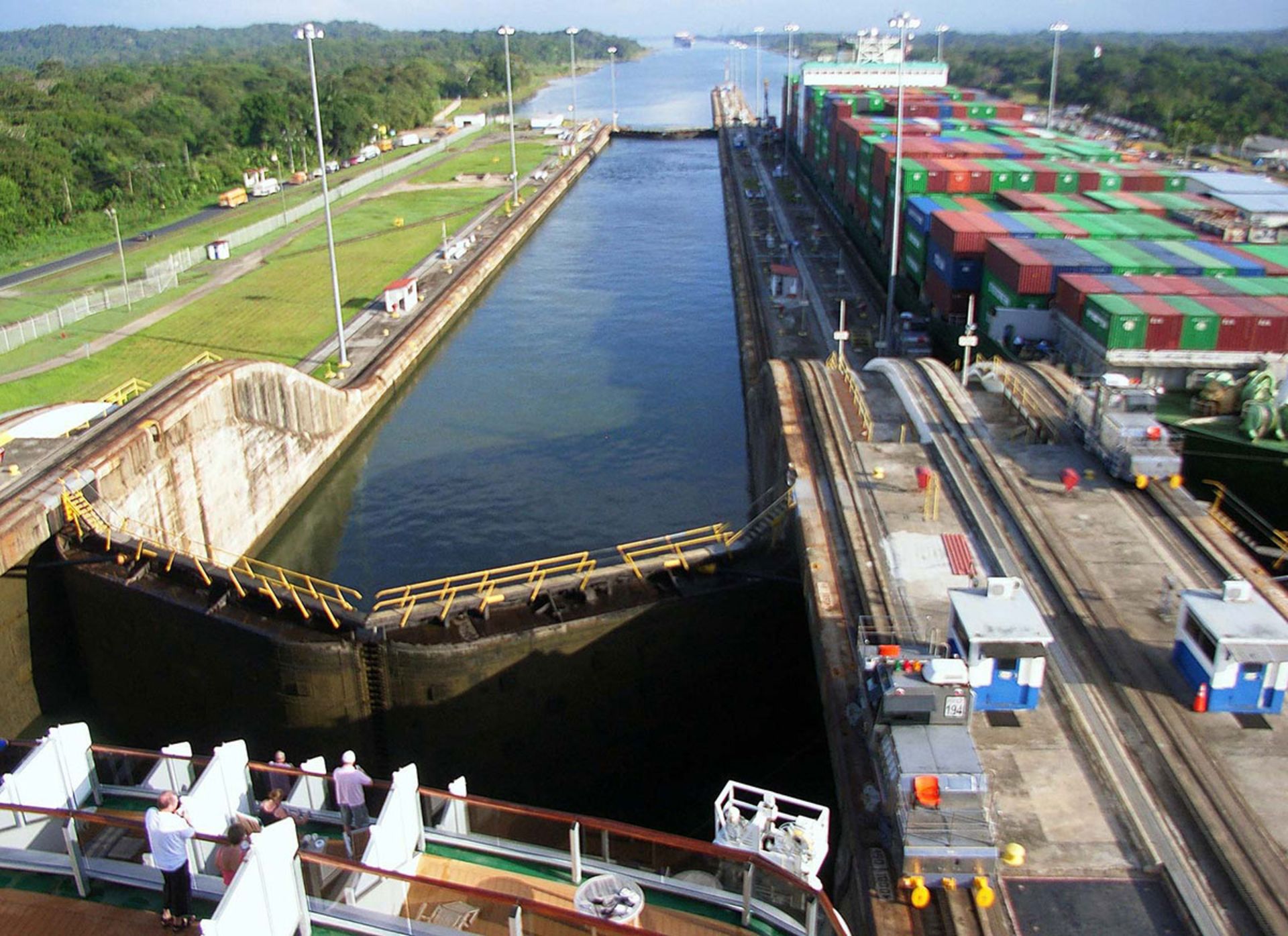 نمای بالا سد سلولی کانال پاناما / Panama Canal