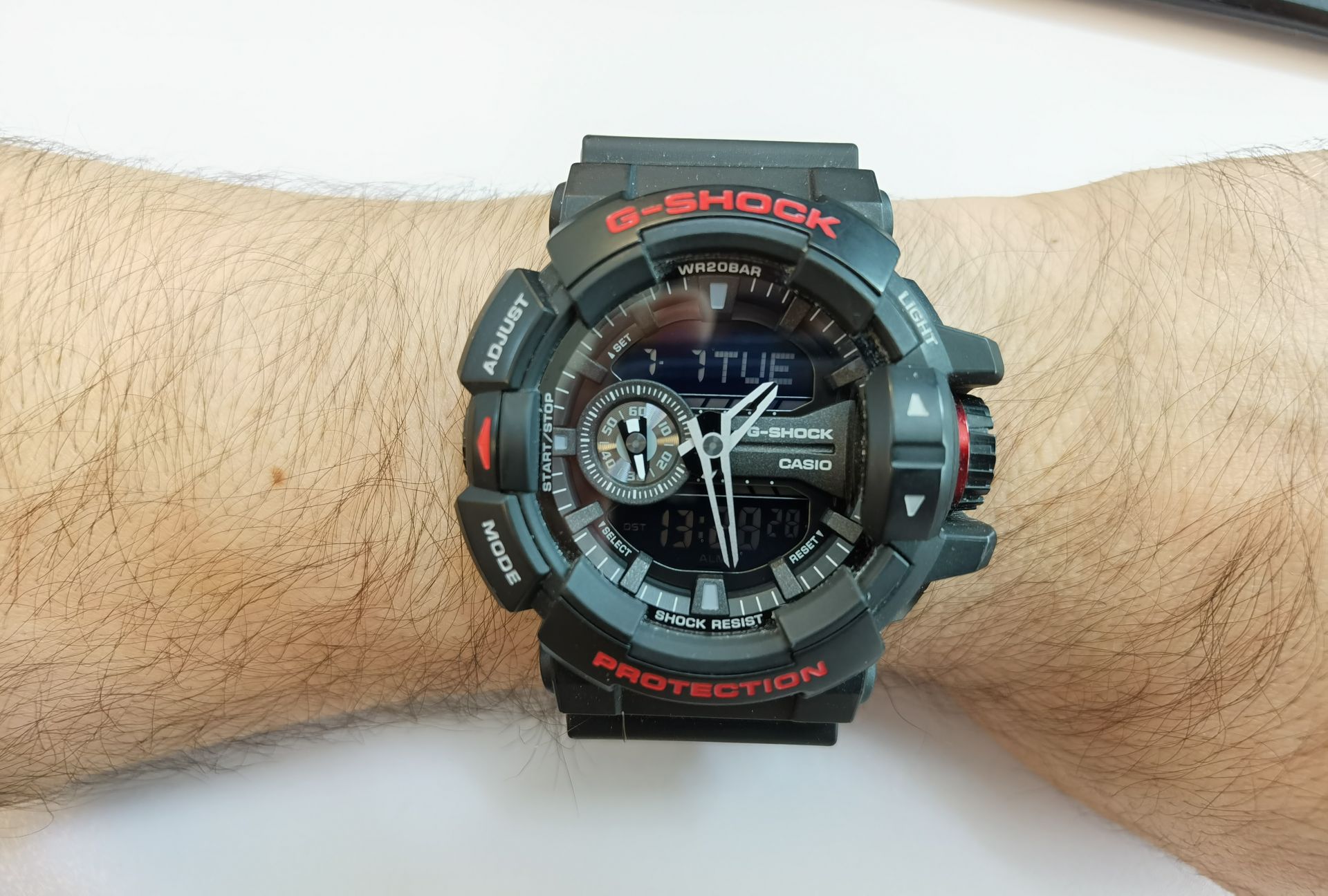 نمونه عکس اولتراواید هواوی P40 Pro - ساعت G Shock از نمای نزدیک