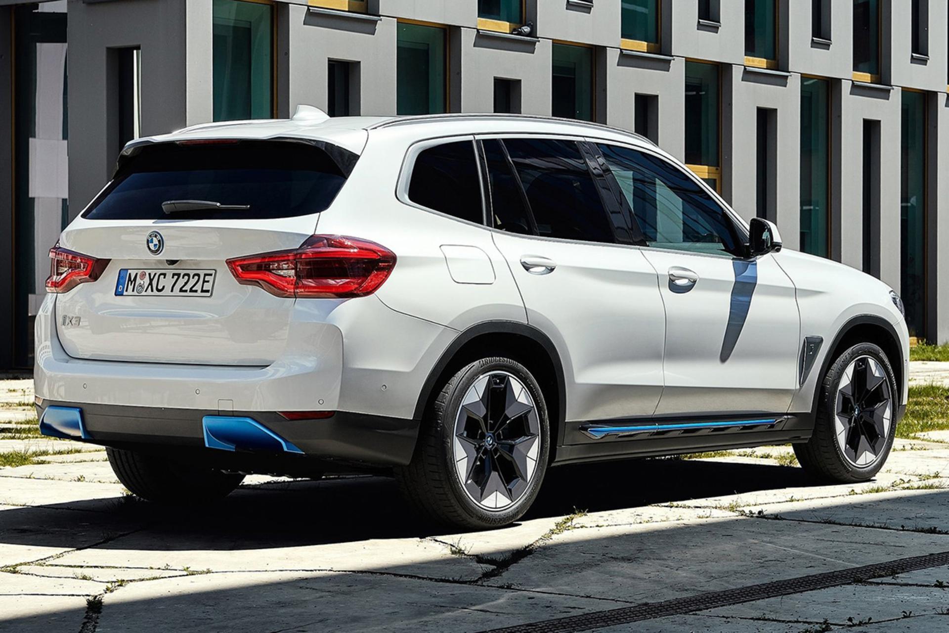 BMW iX3  شاسی بلند برقی بی ام و - نمای پشت