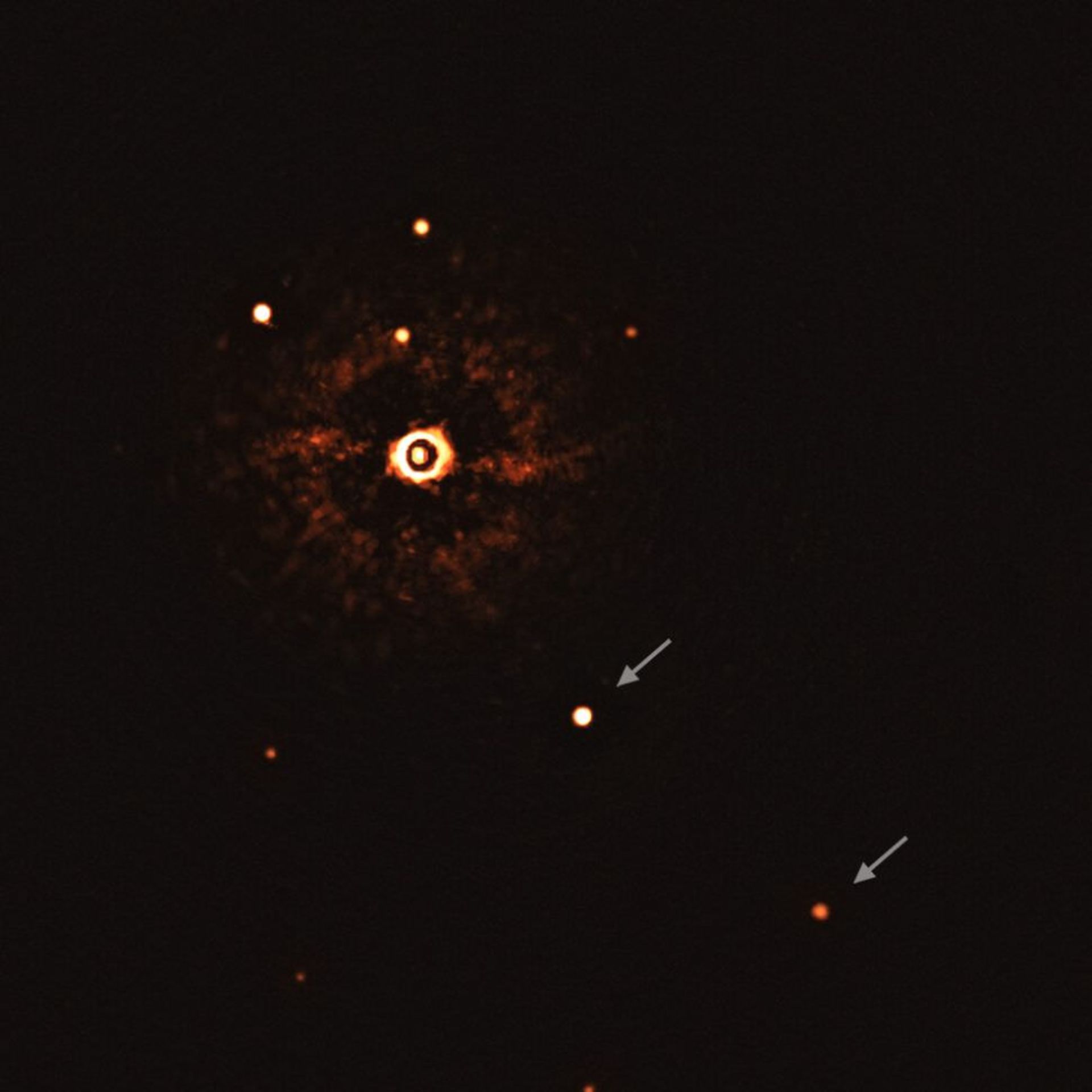 مرجع متخصصين ايران نخستين تصوير مستقيم از منظومه اي چند سياره اي با ستاره خورشيدمانند