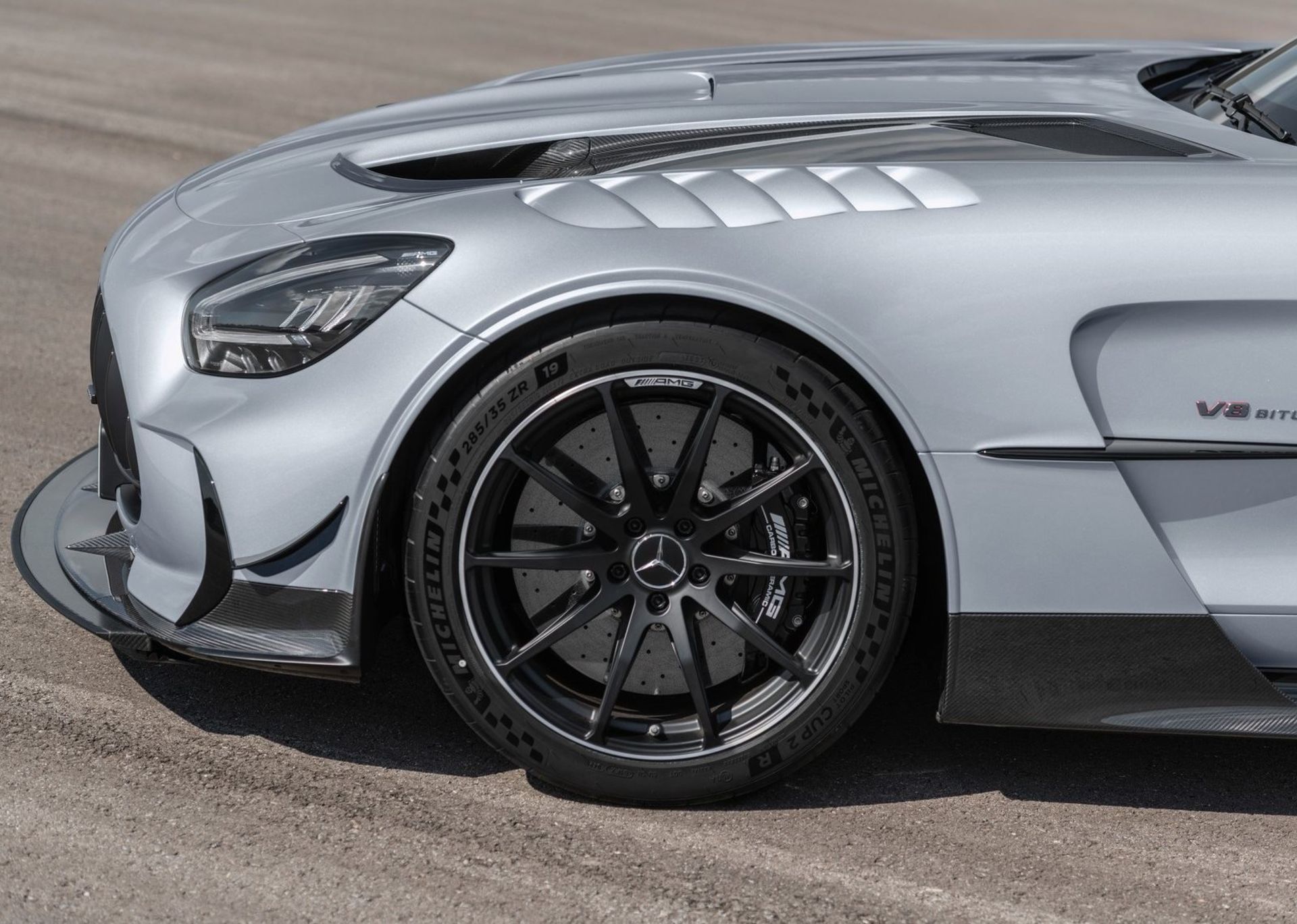  AMG GT Black Series بلک سریز 2021 نمای چرخ و کاپوت جلو