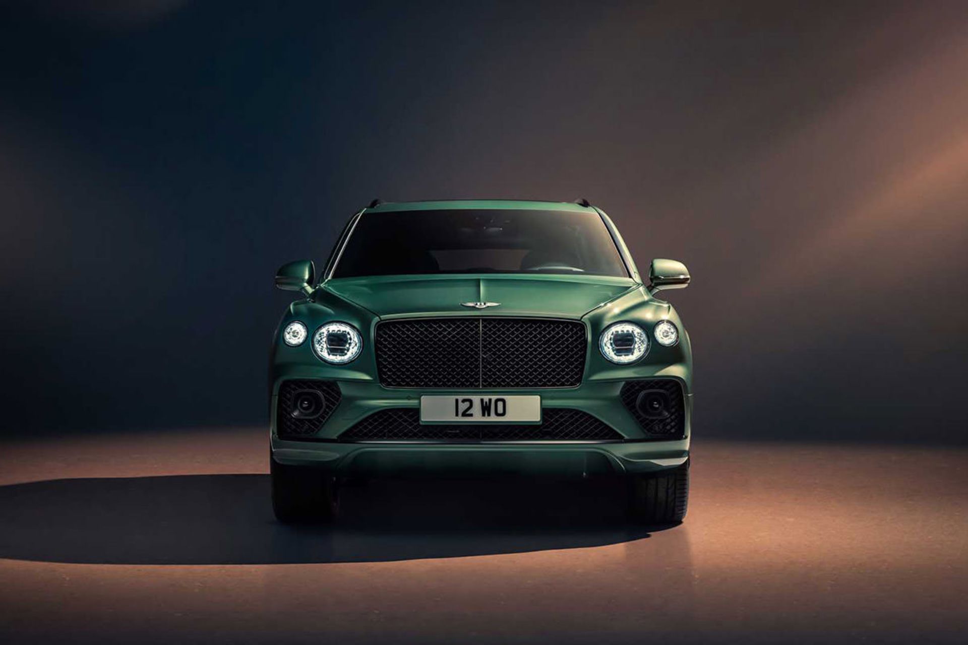 نمای جلو شاسی بلند / suv بنتلی بنتایگا 2021 / Bentley Bentayga سبز