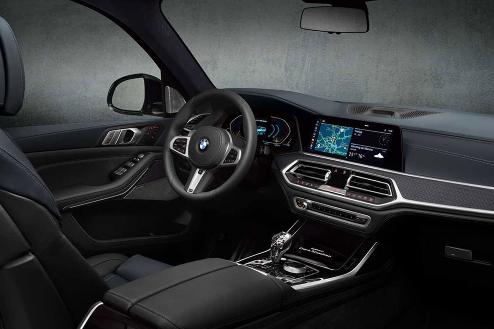 کابین کراس اور / crossover بی ام و ایکس 7 نسخه دارک شادو / BMW X7 Dark Shadow Edition سیاه رنگ