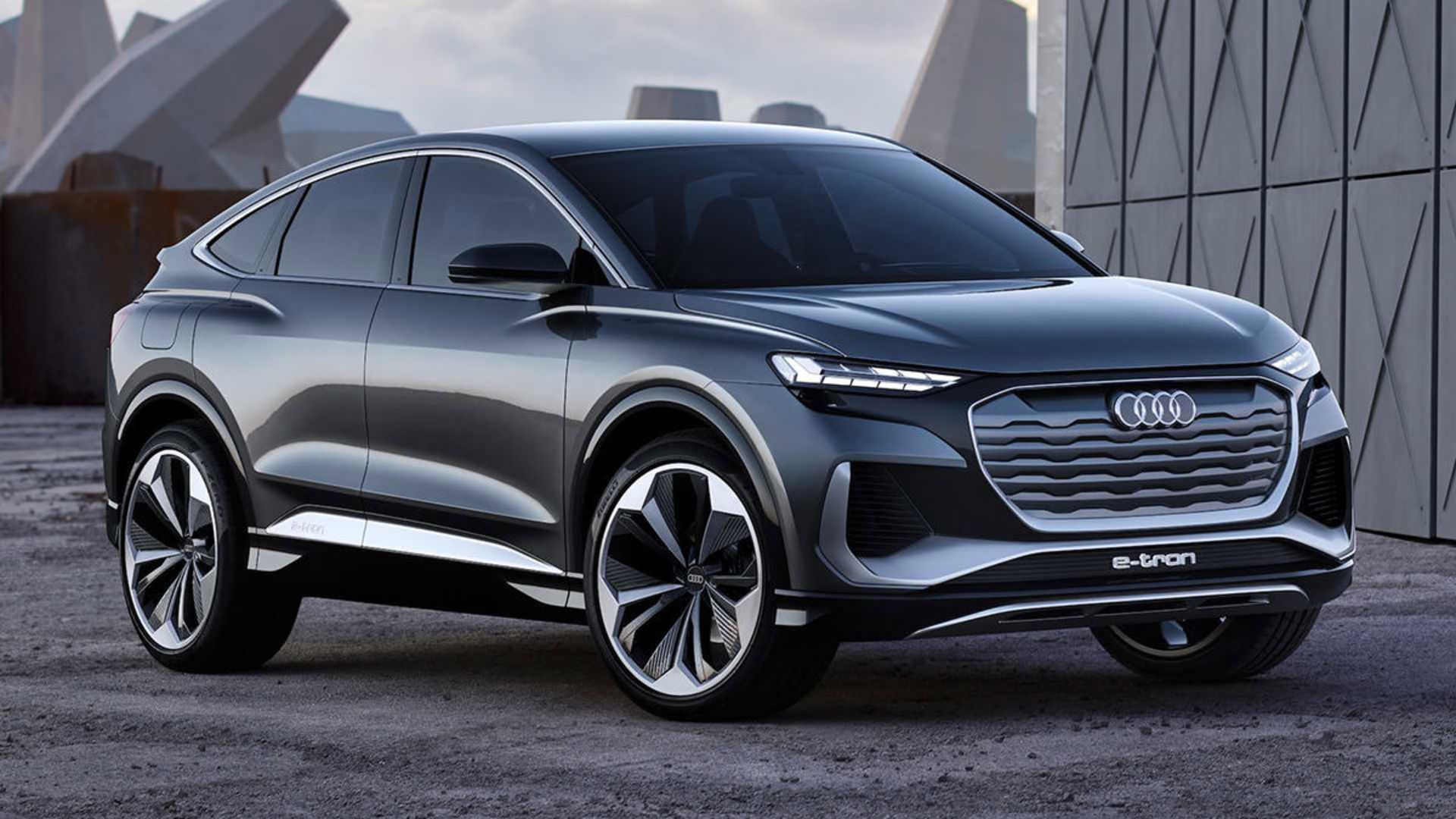 خودروی الکتریکی / electric car آئودی کیو 4 ای ترون اسپرت بک / Audi Q4 E-Tron Sportback Concept مشکی رنگ