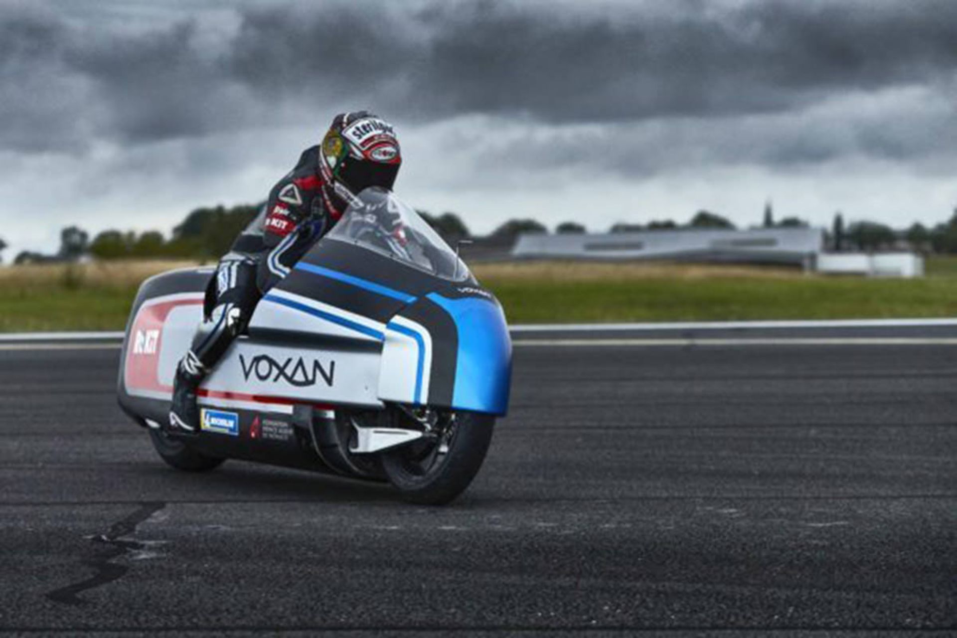 موتورسوار موتوجی پی روی موتورسیکلت برقی وکسان واتمن / Voxan Wattman electric motorcycle
