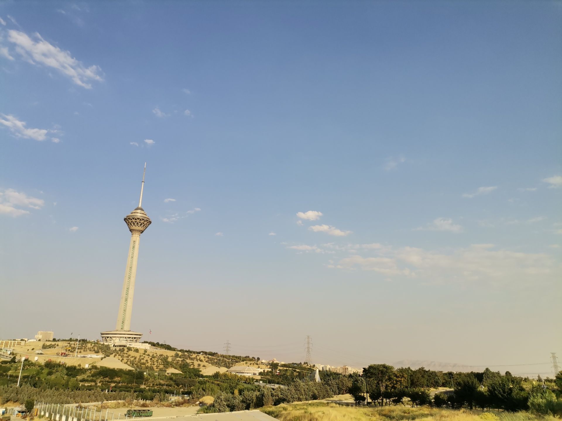 نمونه عکس واید هواوی نوا 7 آی - برج میلاد