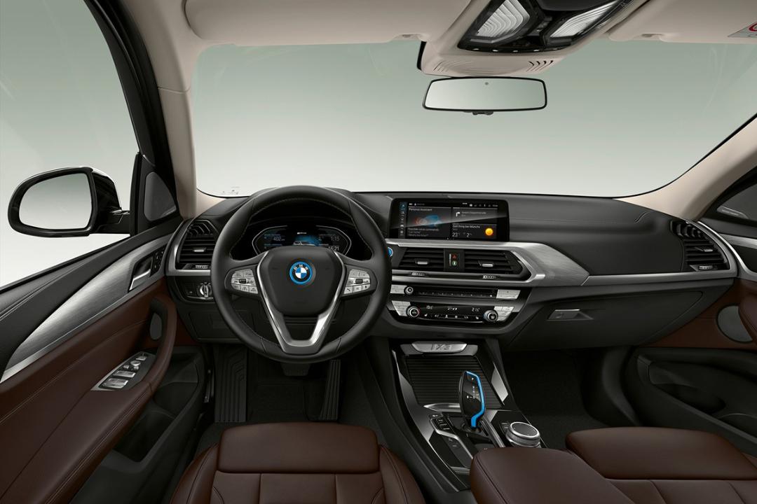 BMW iX3  شاسی بلند برقی بی ام و - نمای کابین