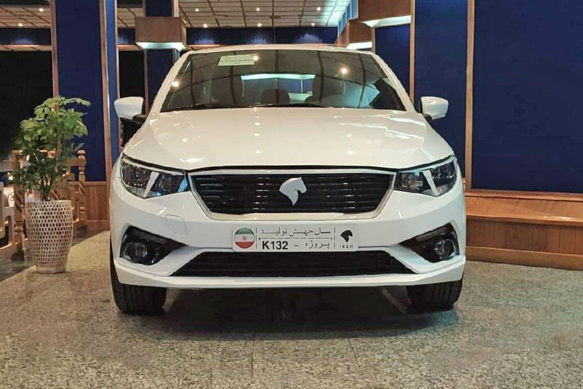 Ikco K132 /  ایران خودرو کی132 نمای روبرو مستقیم