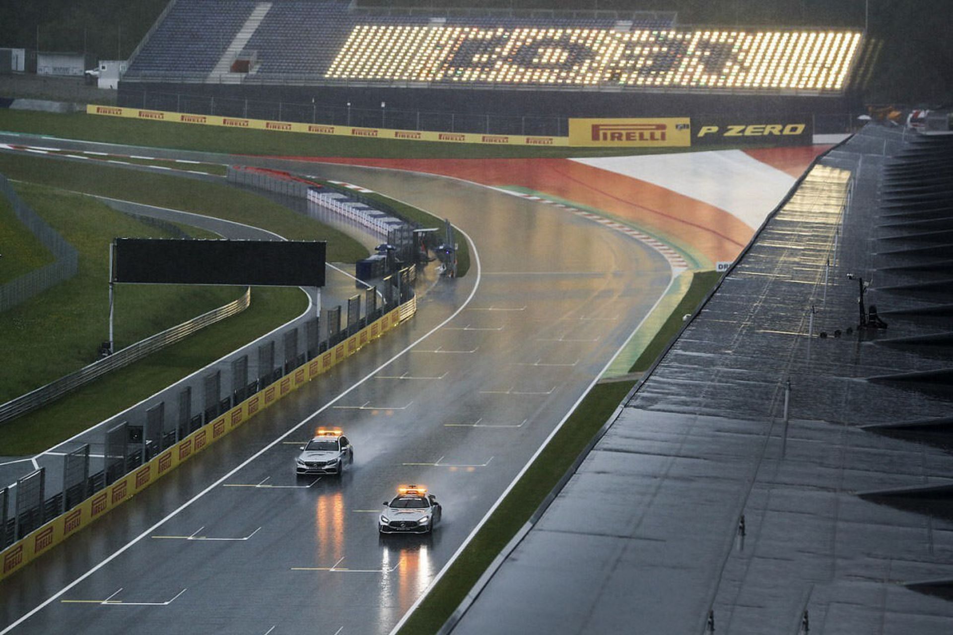 خودروی ایمنی در مسابقه گرندپری فرمول یک اتریش