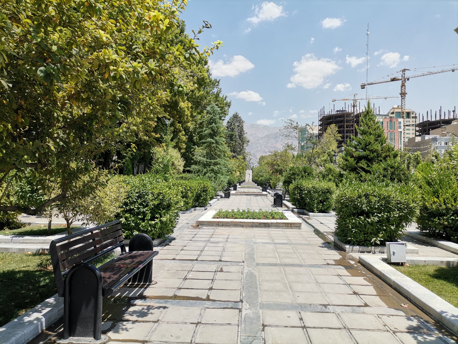 نمونه عکس دوربین واید هواوی نوا 7 آی - پارک ملت، پیاده رو