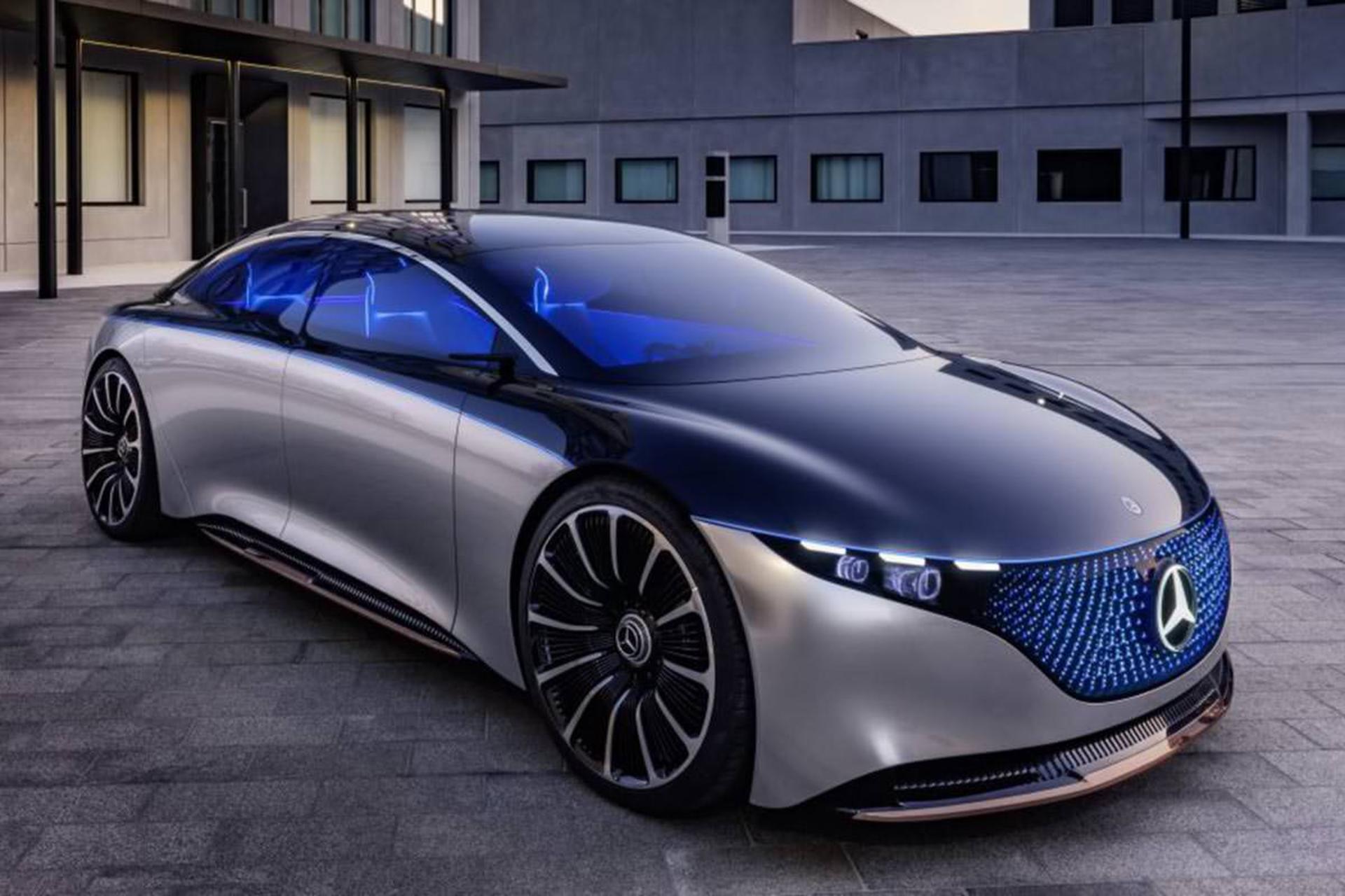 خودروی الکتریکی / electric car مرسدس بنز / mercedes benz eqs‌ با رنگ آبی و نقره ای