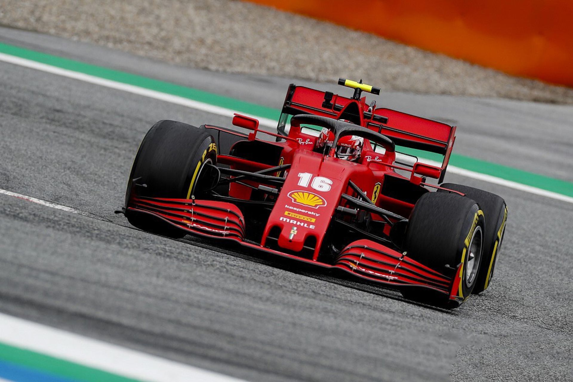 خودرو فرمول یک / formula one چارلز لکلرک از تیم فراری / ferrari قرمز رنگ در پیست اتریش