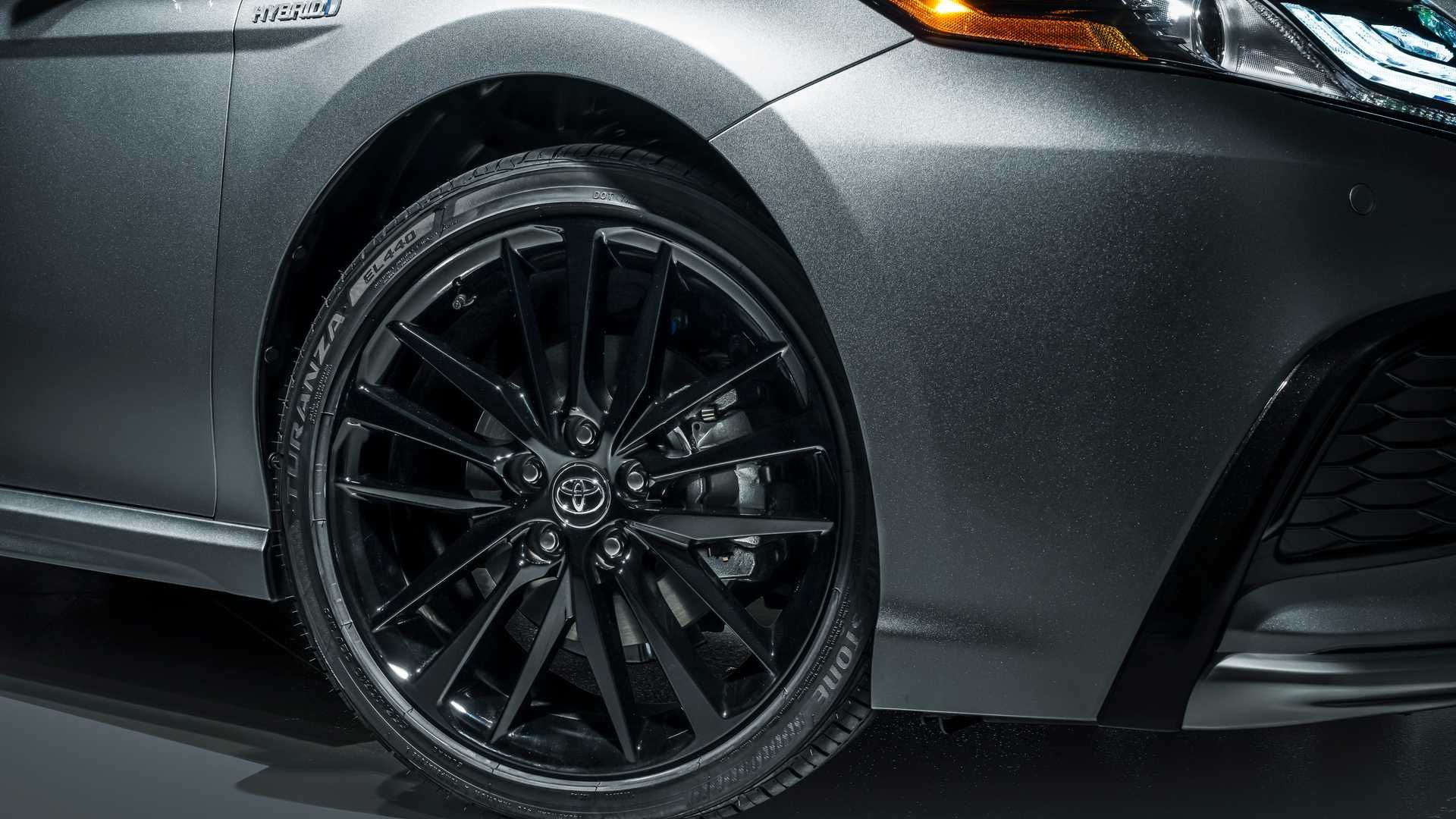 تایر و رینگ خودرو تویوتا کمری / 2021 Toyota Camry 