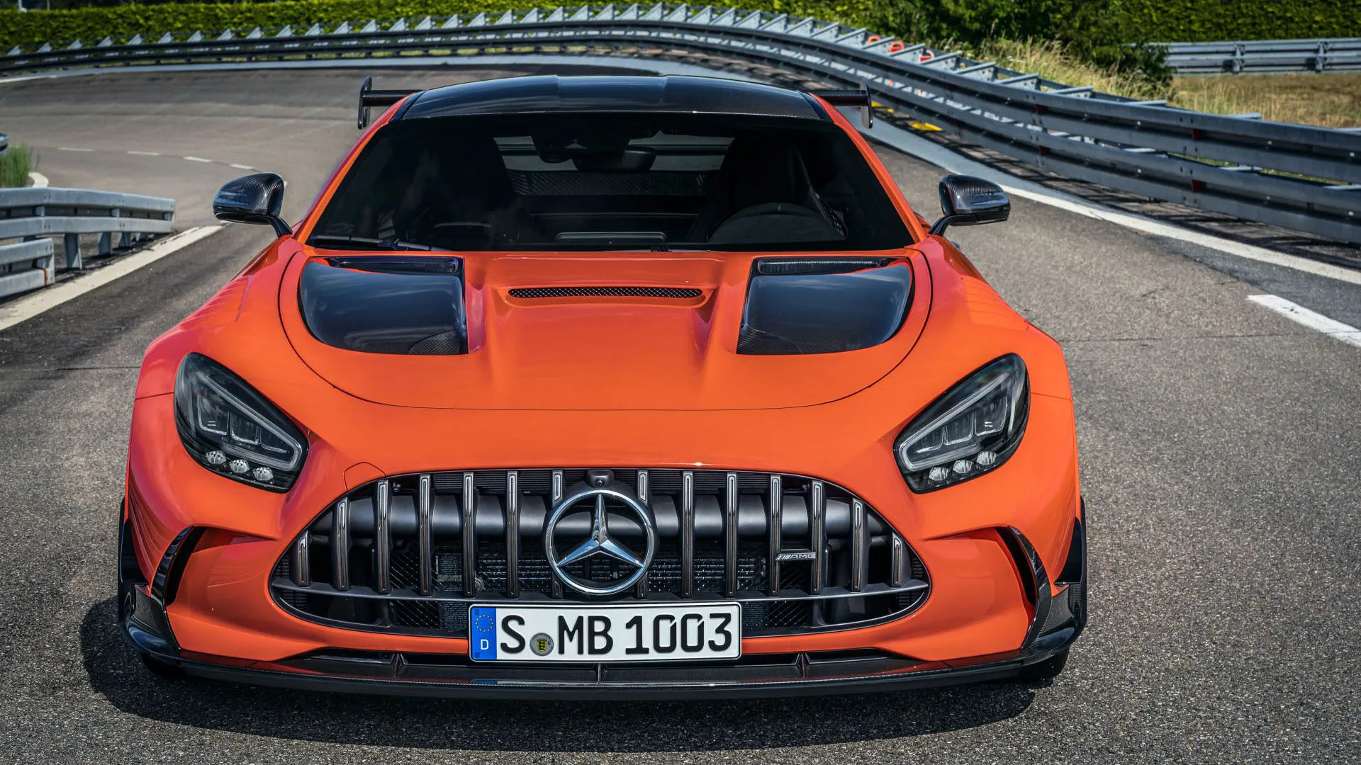 نمای جلو مرسدس amg gt سری بلک / Mercedes-AMG GT Black Series با رنگ نارنجی