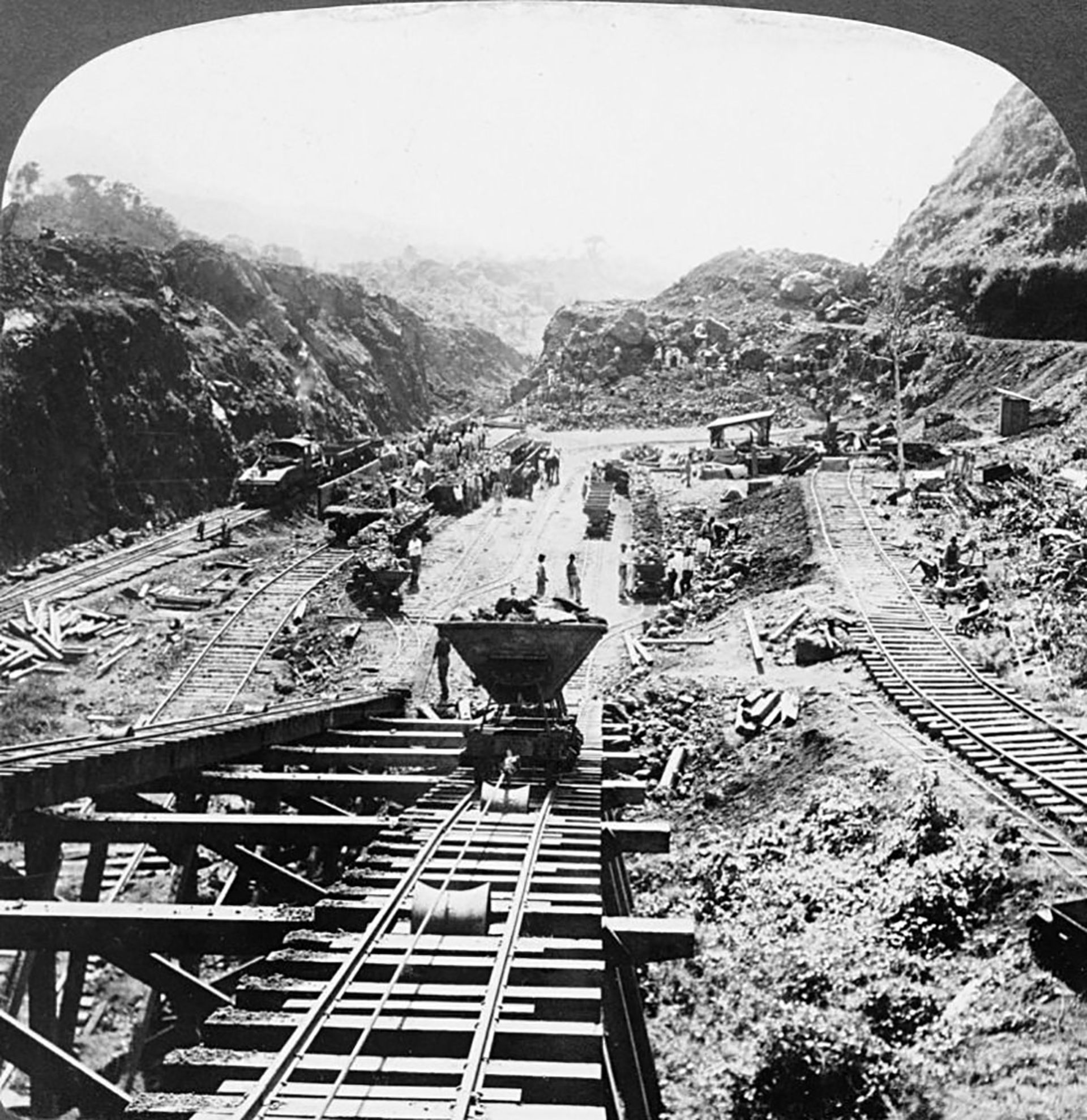 نمای تونلی از ساخت کانال پاناما / Panama Canal