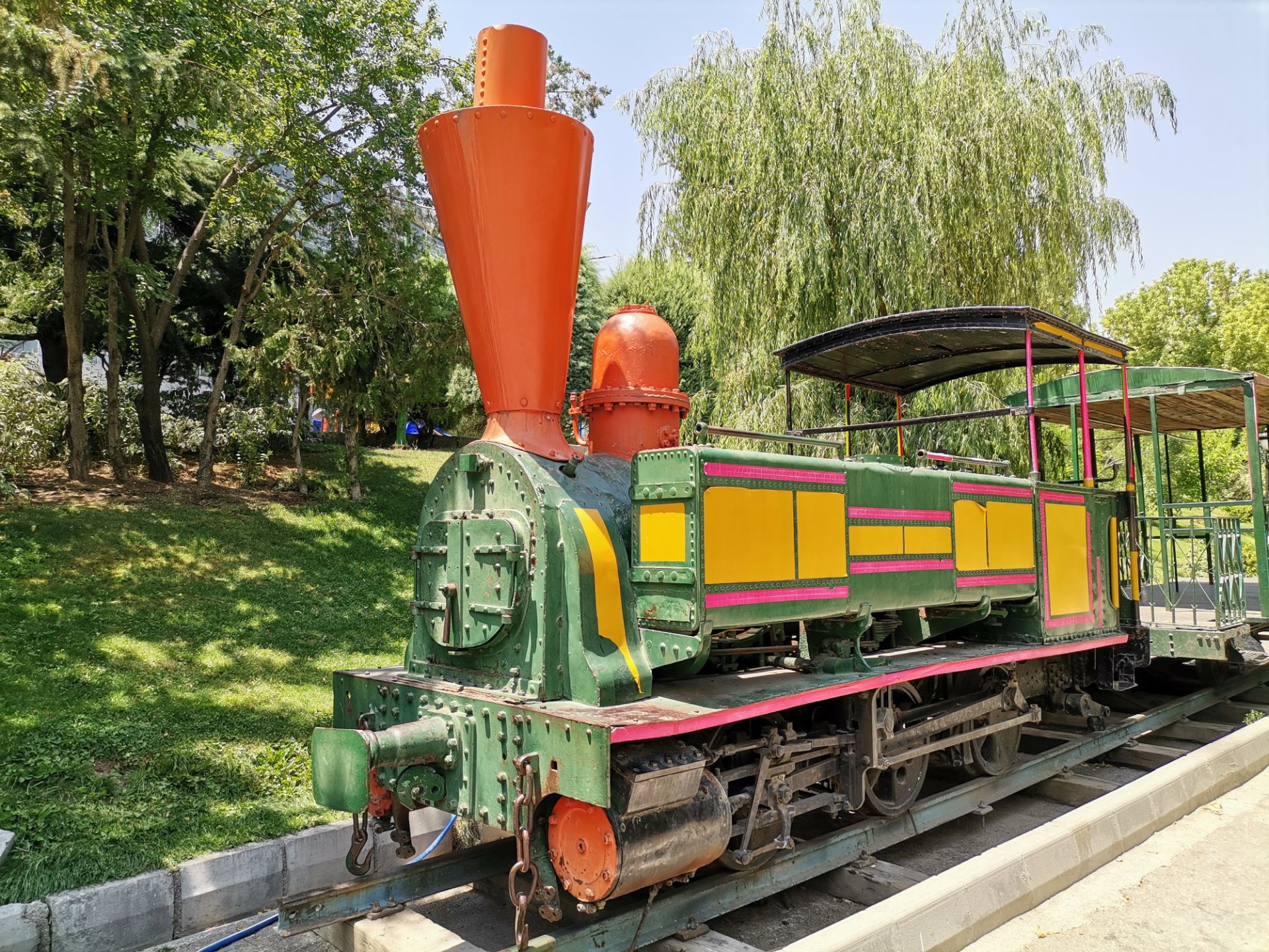 نمونه عکس دوربین هواوی نوا 7 آی - لوکوموتیو پارک ملت