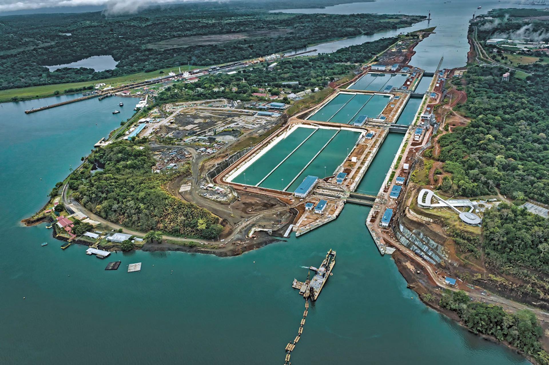 نمای هوایی سد سلولی کانال پاناما / Panama Canal