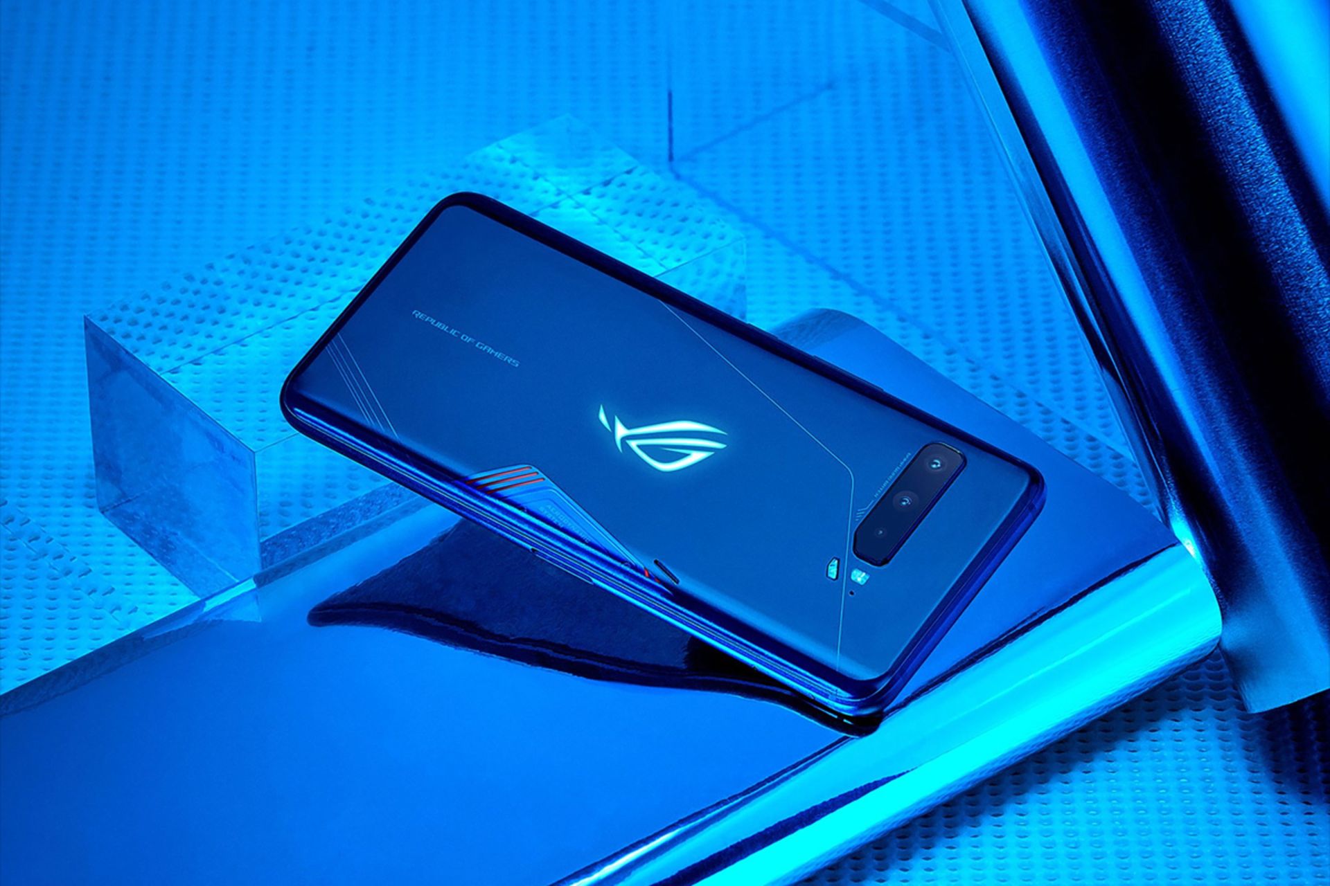 پشت ایسوس راگ فون 3 / Asus ROG Phone 3 III در حالت افقی رنگ آبی