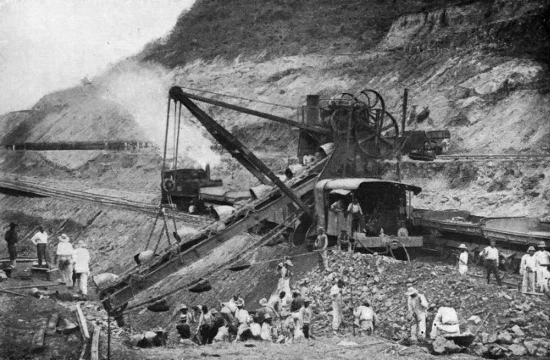 لایروبی تنگه گیلارد کانال پاناما / Panama Canal