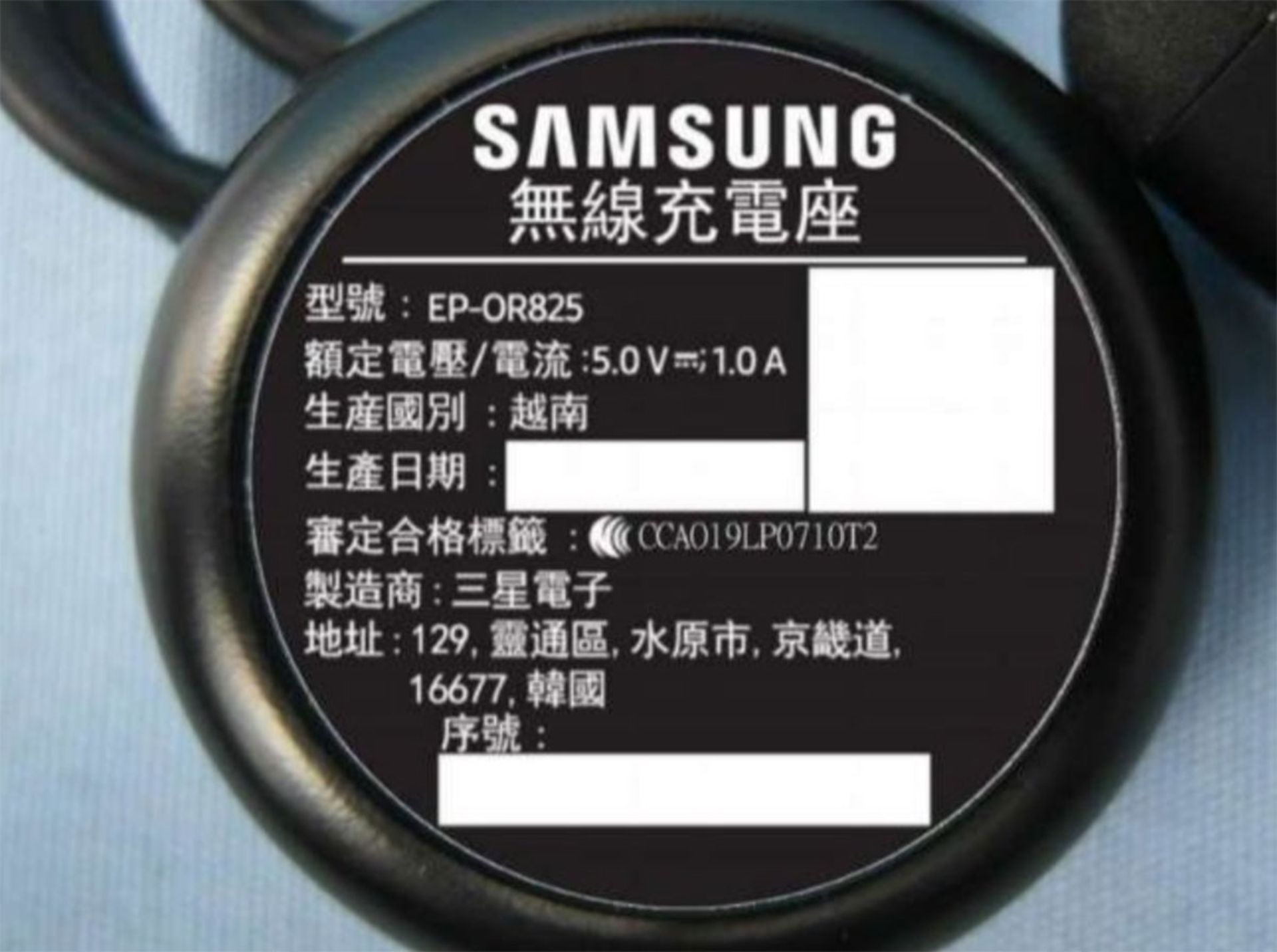 نمای نزدیک شارژر گلکسی واچ 3 / Galaxy Watch 3