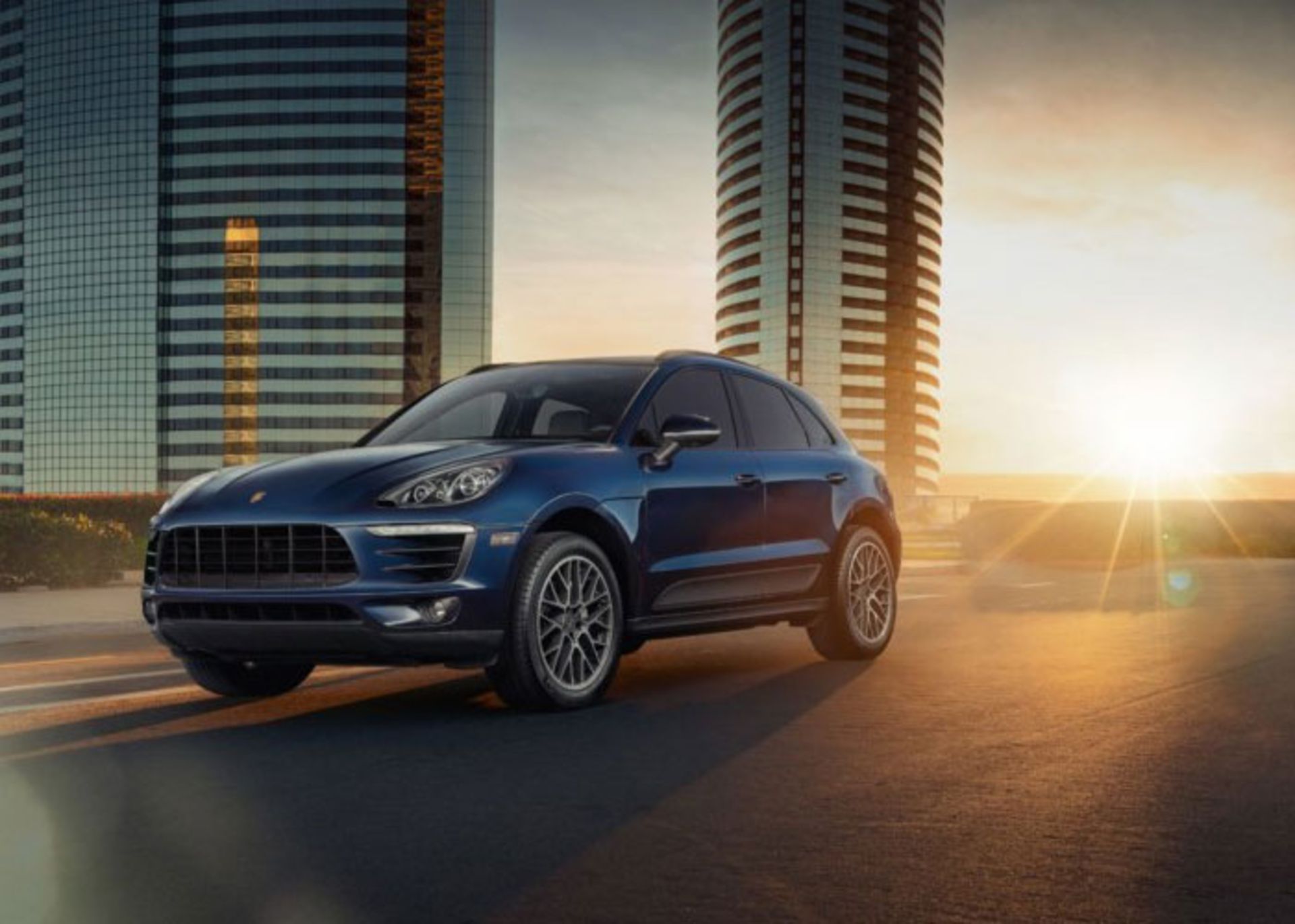 پورشه ماکان در غروب آفتاب