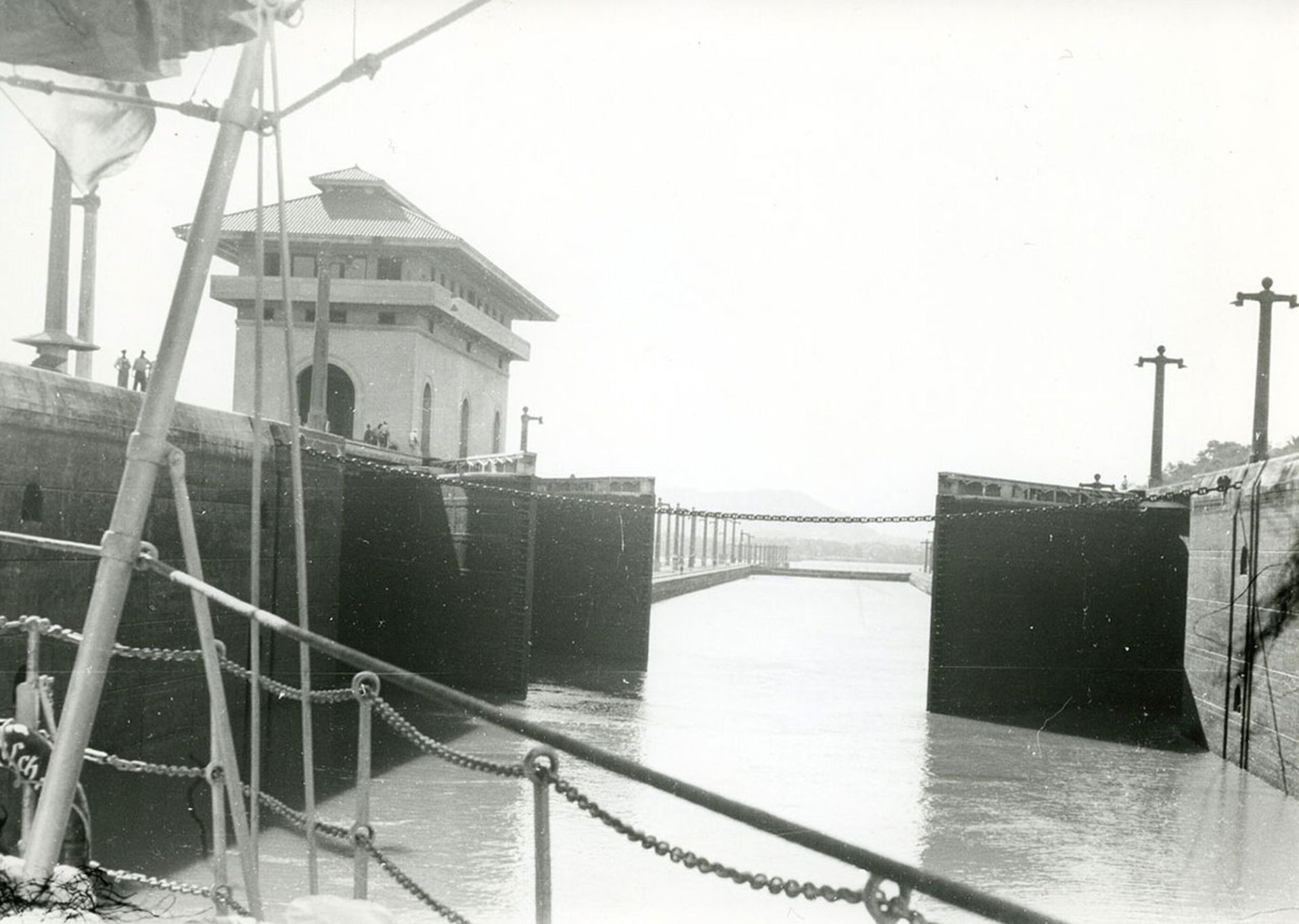 زنجیر محافظ سد سلولی کانال پاناما / Panama Canal