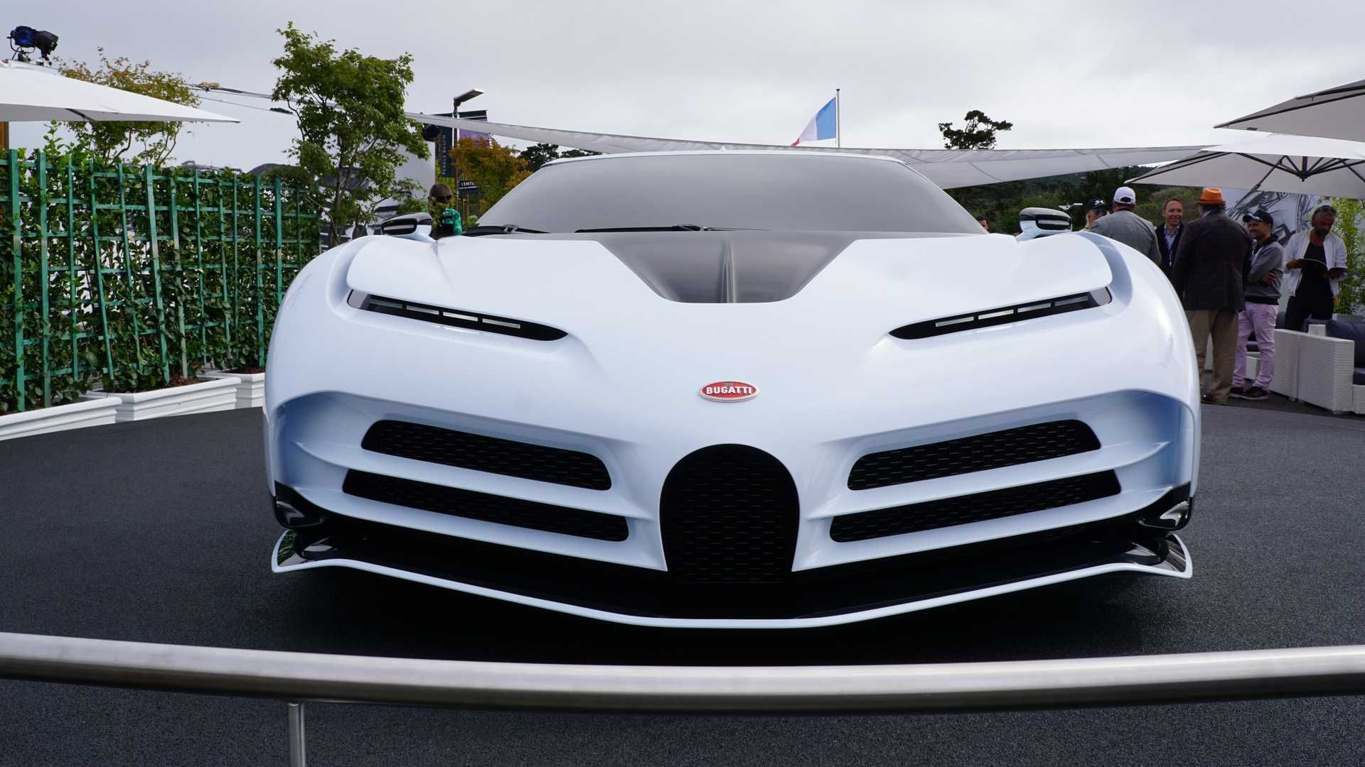 نمای اصلی ابرخودرو بوگاتی سنتودایچی / Bugatti Centodieci hypercar سفید رنگ کریستیانو رونالدو ستاره فوتبال یوونتوس