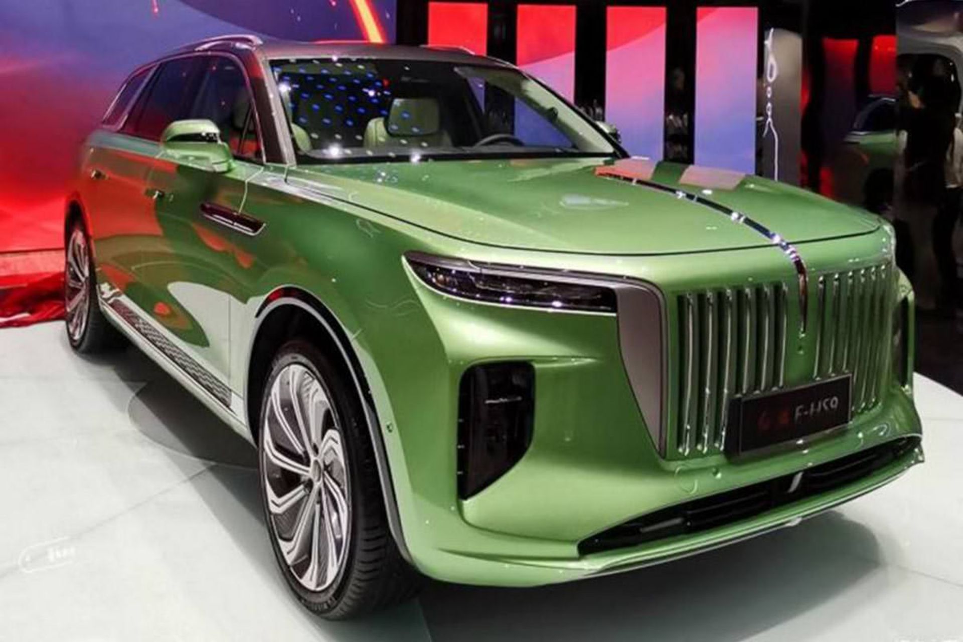 خودروی الکتریکی / electric car شاسی بلند / suv فاو هنگ چی / hongqi سبز رنگ