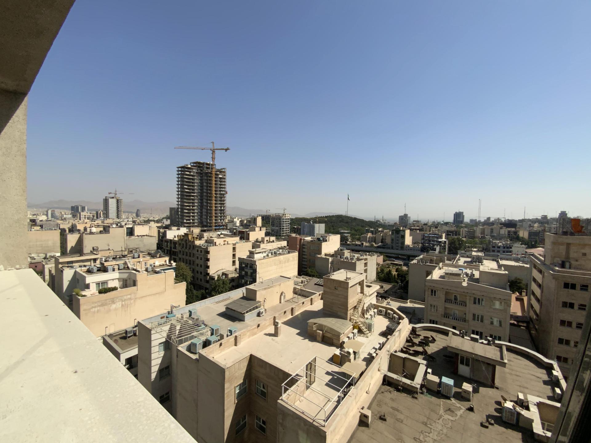 نمونه عکس دوربین اولتراواید آیپد پرو ۲۰۲۰ اپل از ساختمان‌ها