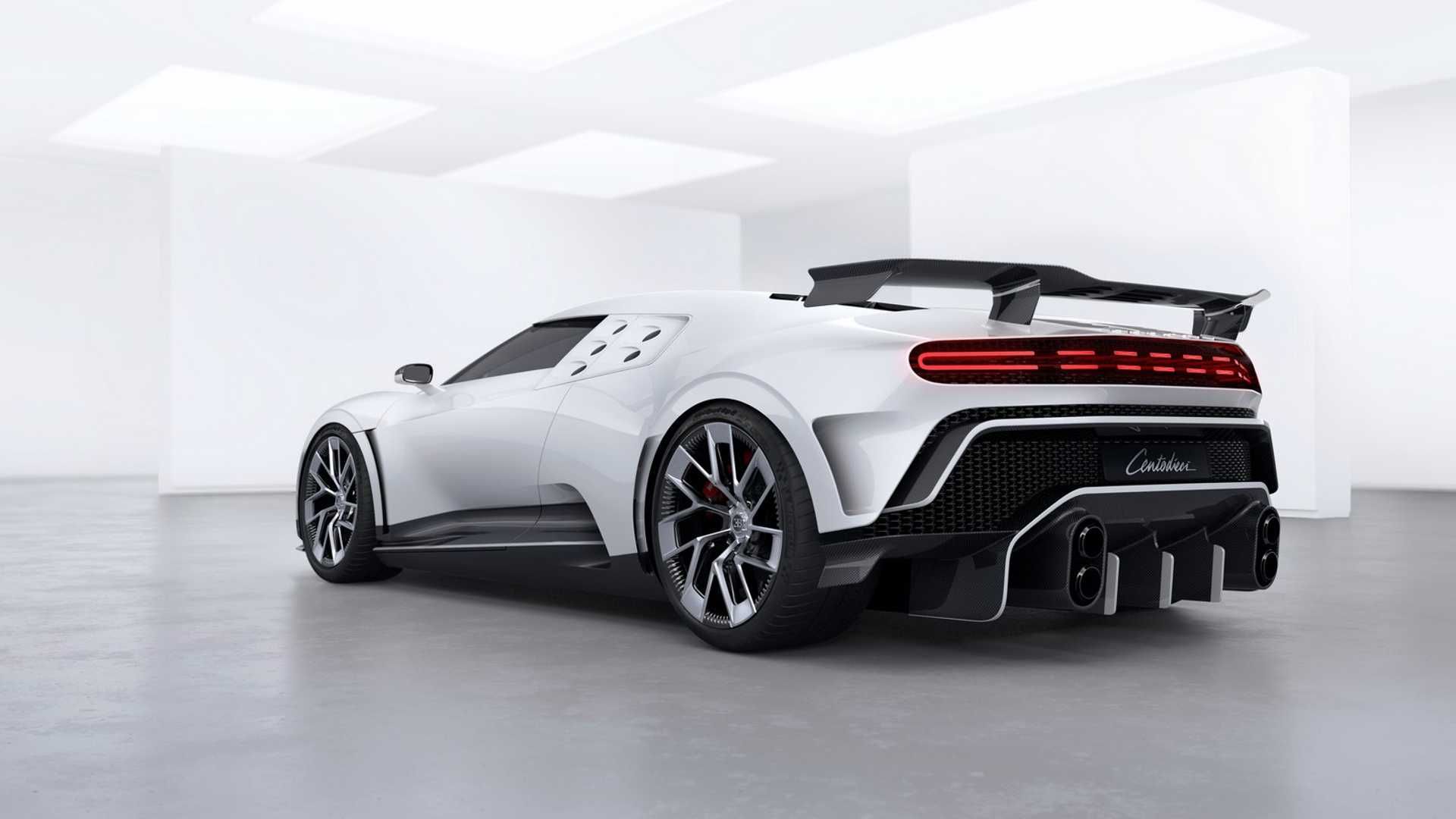نمای سه چهارم عقب ابرخودرو بوگاتی سنتودایچی / Bugatti Centodieci hypercar سفید رنگ