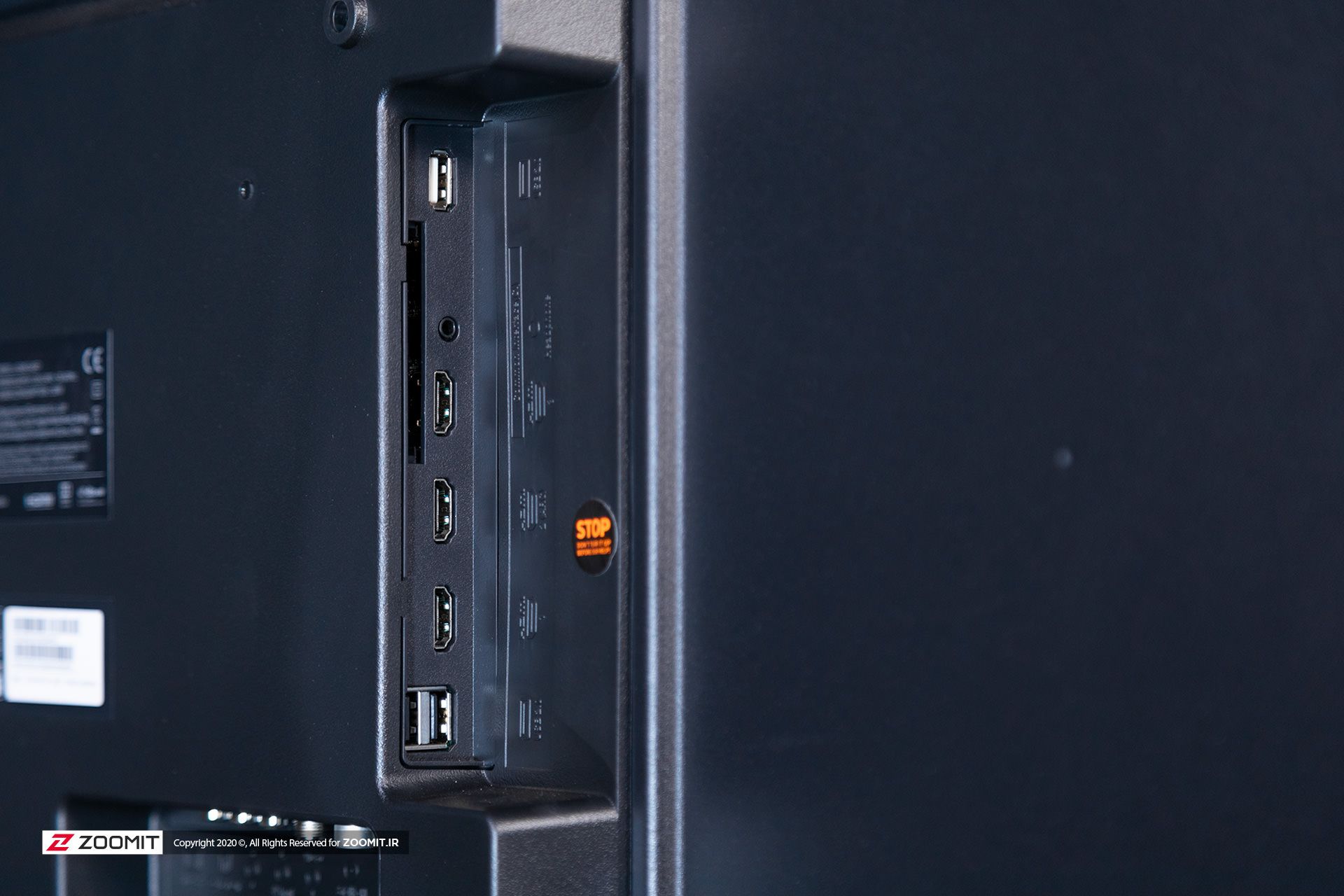 درگاه های کناری USB، HDMI، جک صدا و ... در پشت تلویزیون MI TV 4S شیائومی