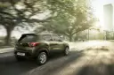 نمای پشت رنو کوئید در حال حرکت در خیابان / Renault Kwid 2015