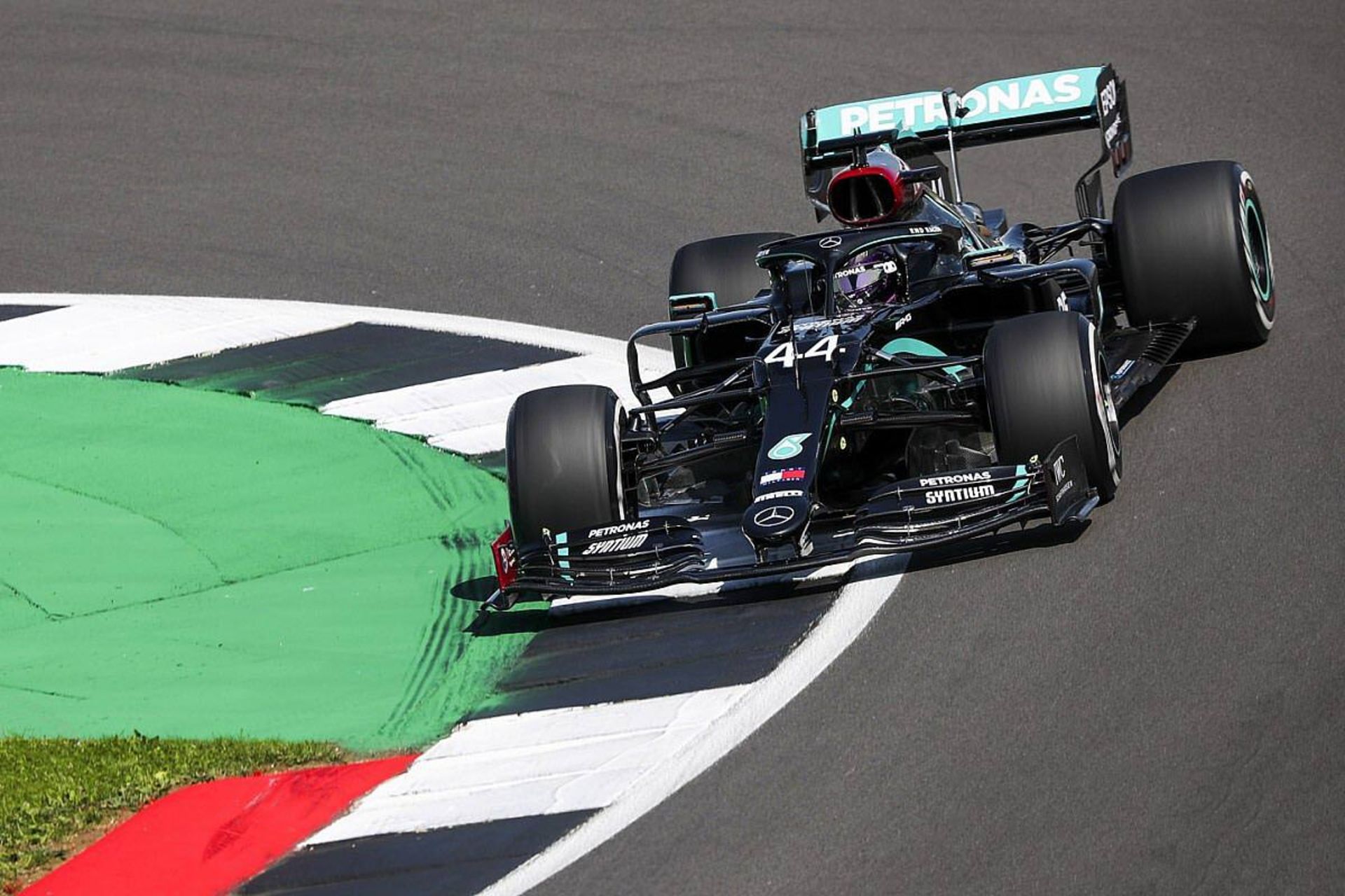 خودرو فرمول یک / formula one لوئیس همیلتون از تیم مرسدس / mercedes در گرندپری بریتانیا 2020