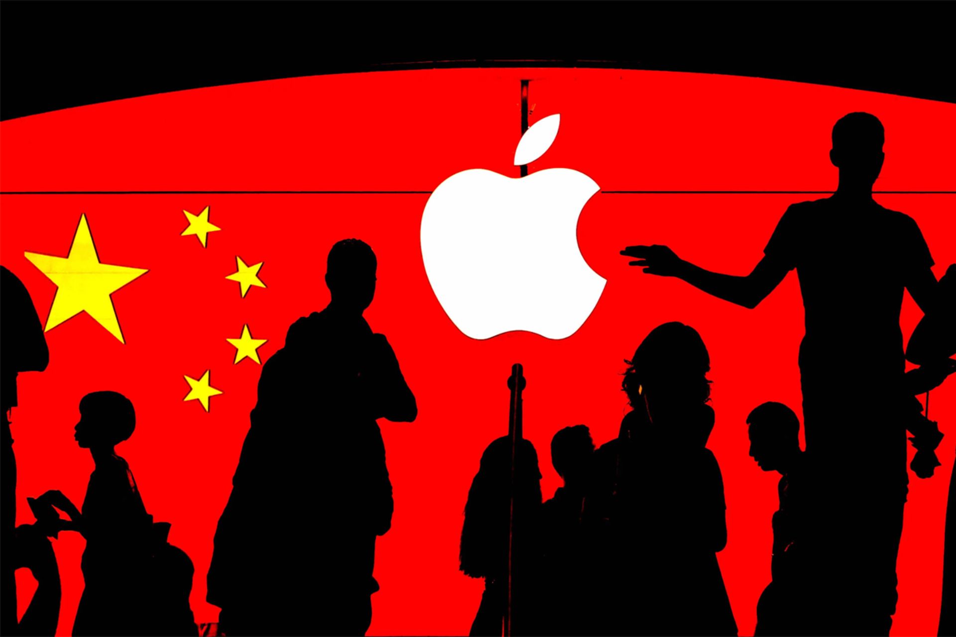 لوگو اپل / Apple درکنار پرچم چین در پشت افراد تاریک