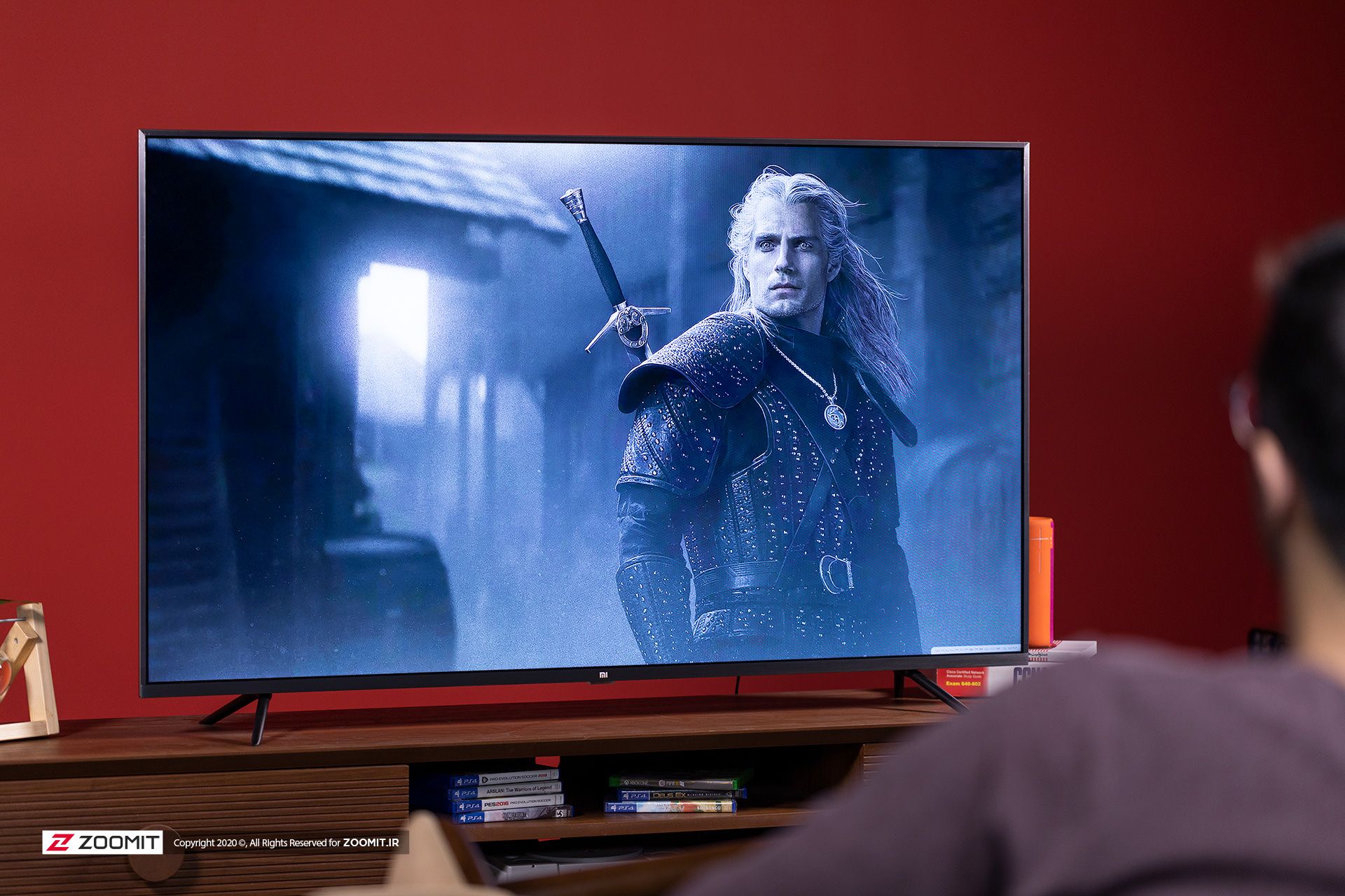نمایش سریال ویچر در تلویزیون ۵۵ اینچ شیائومی Mi TV 4S