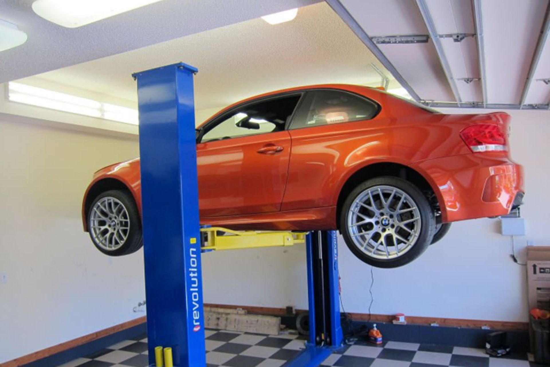 تعویض روغن پیشرانه خودرو بی ام و / BMW engine Oil Change در تعمیرگاه مستقل