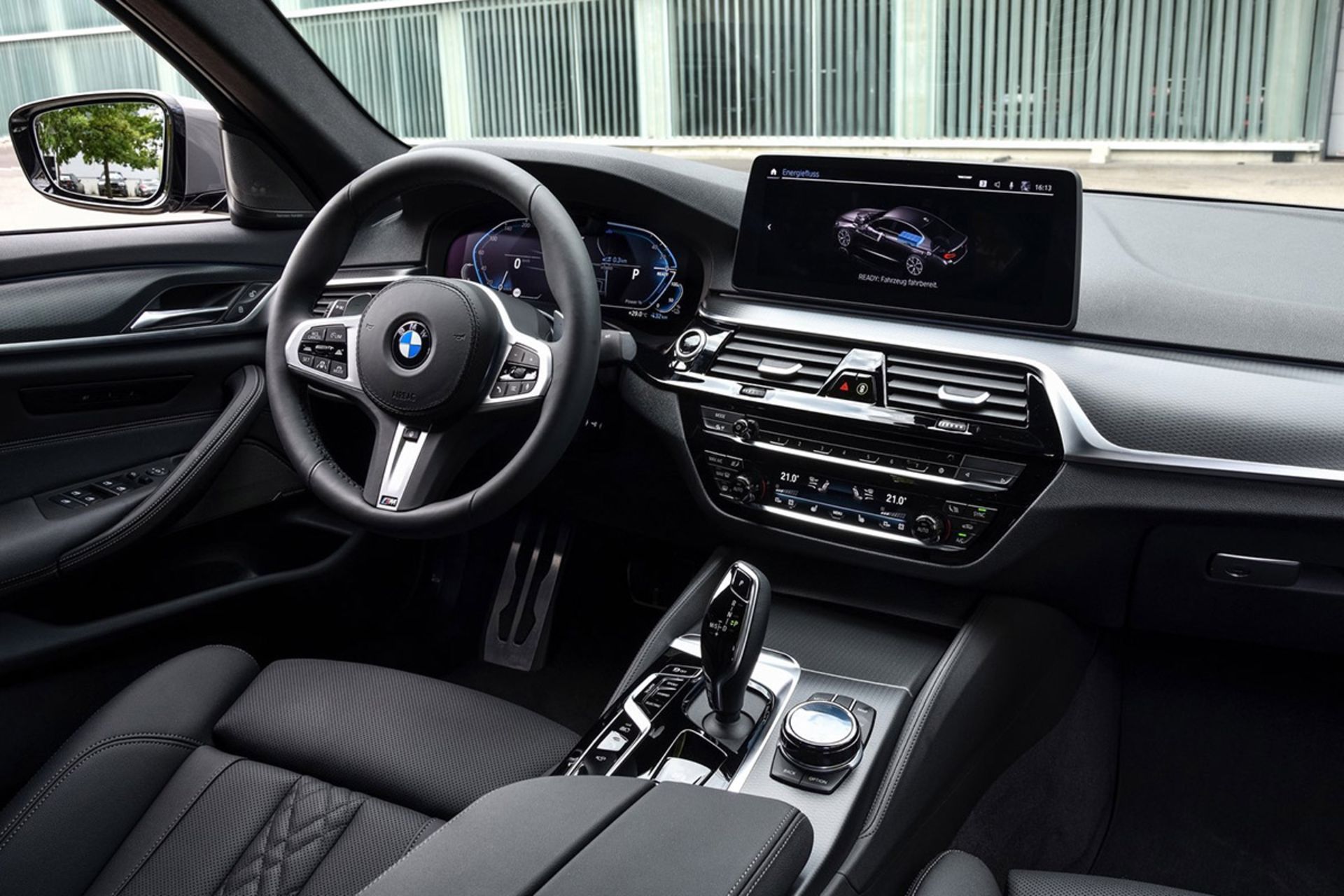 BMW 545e xDrive Sedan  بی ام ایکس سری 5 پلاگین هیبرید نمای کابین