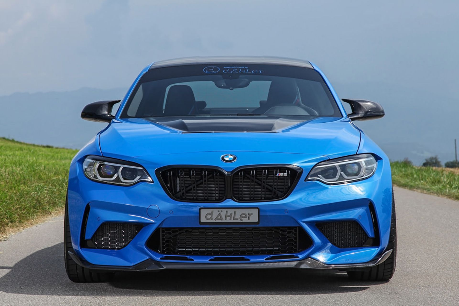نمای جلو خودرو بی ام و ام 2 سی اس / Dahler BMW M2 CS آبی رنگ با تیونینگ داهلر 