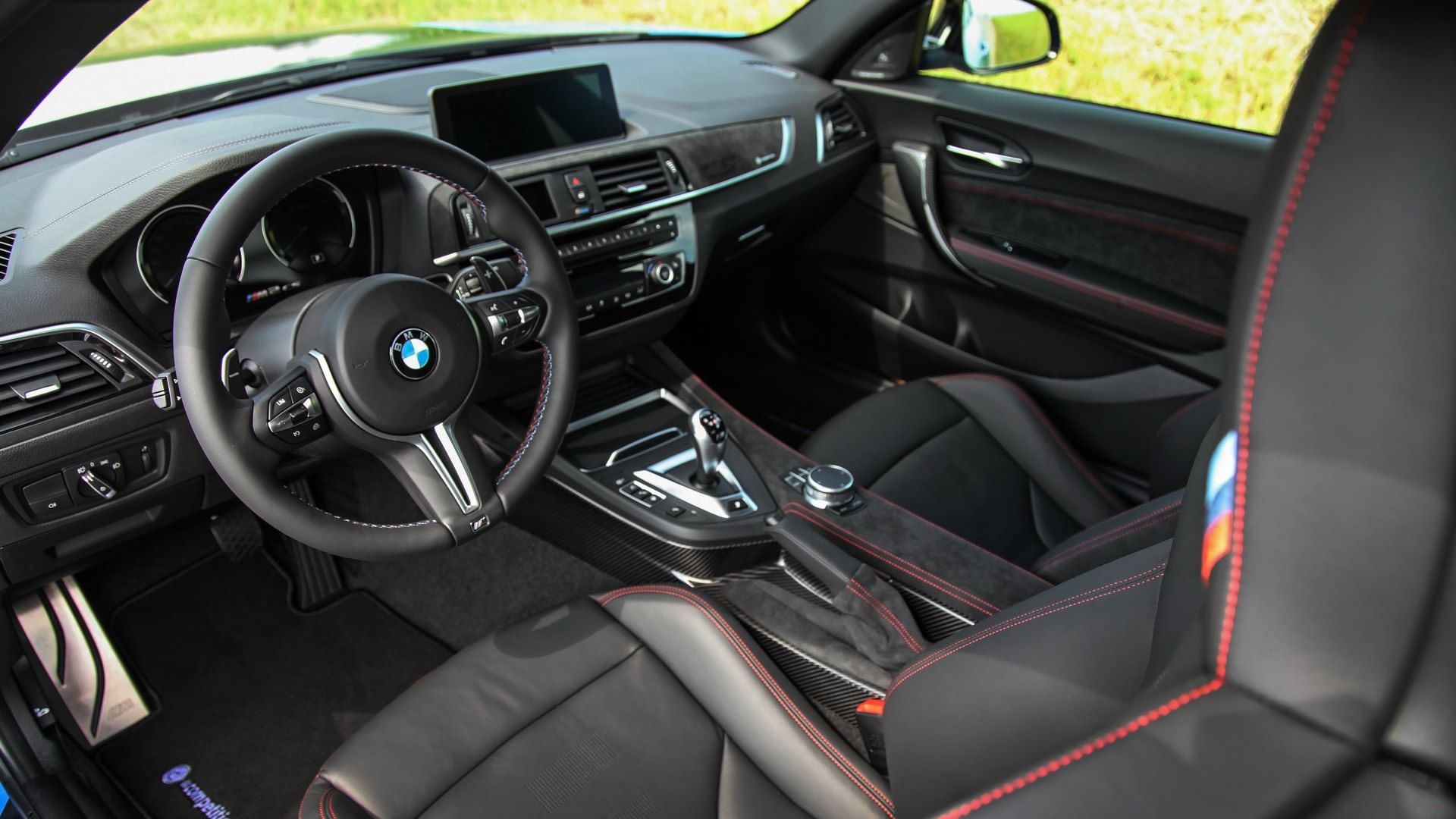 داشبورد و کابین خودرو بی ام و ام 2 سی اس / Dahler BMW M2 CS آبی رنگ با تیونینگ داهلر 