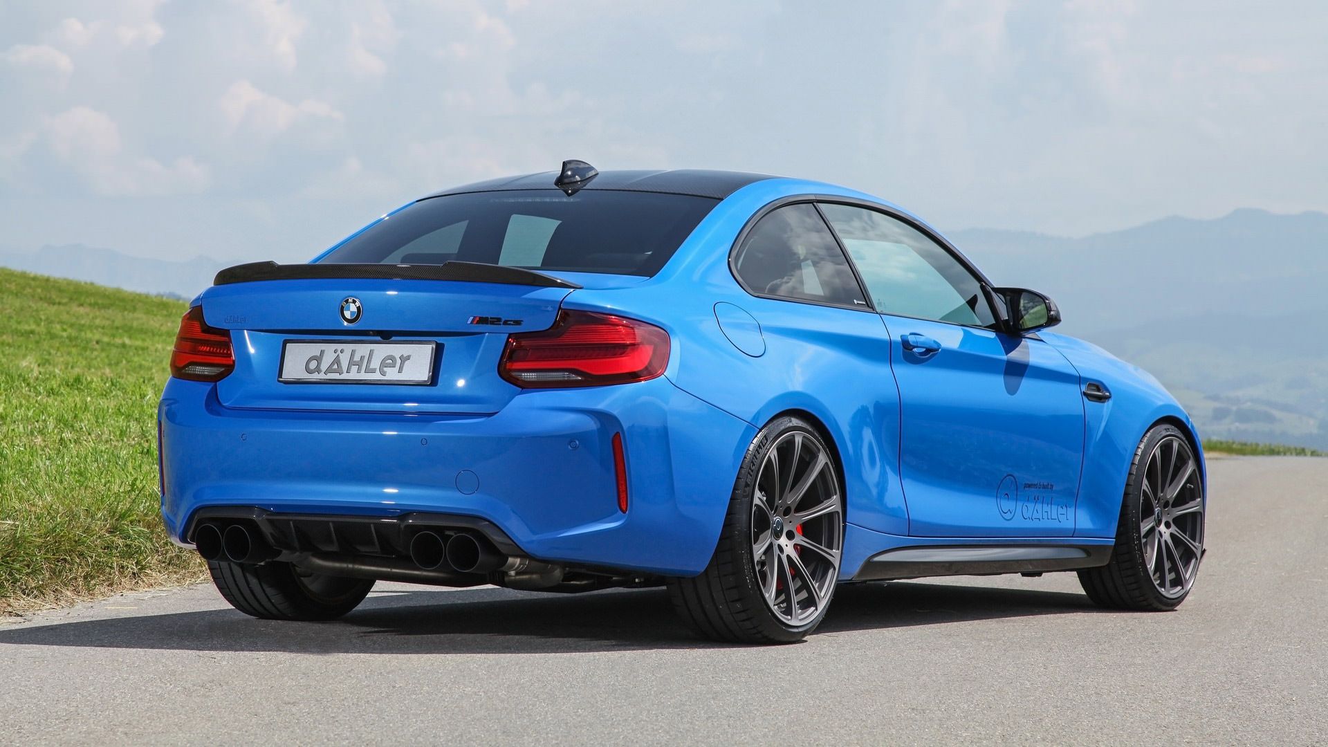 نمای عقب خودرو بی ام و ام 2 سی اس / Dahler BMW M2 CS آبی رنگ با تیونینگ داهلر 